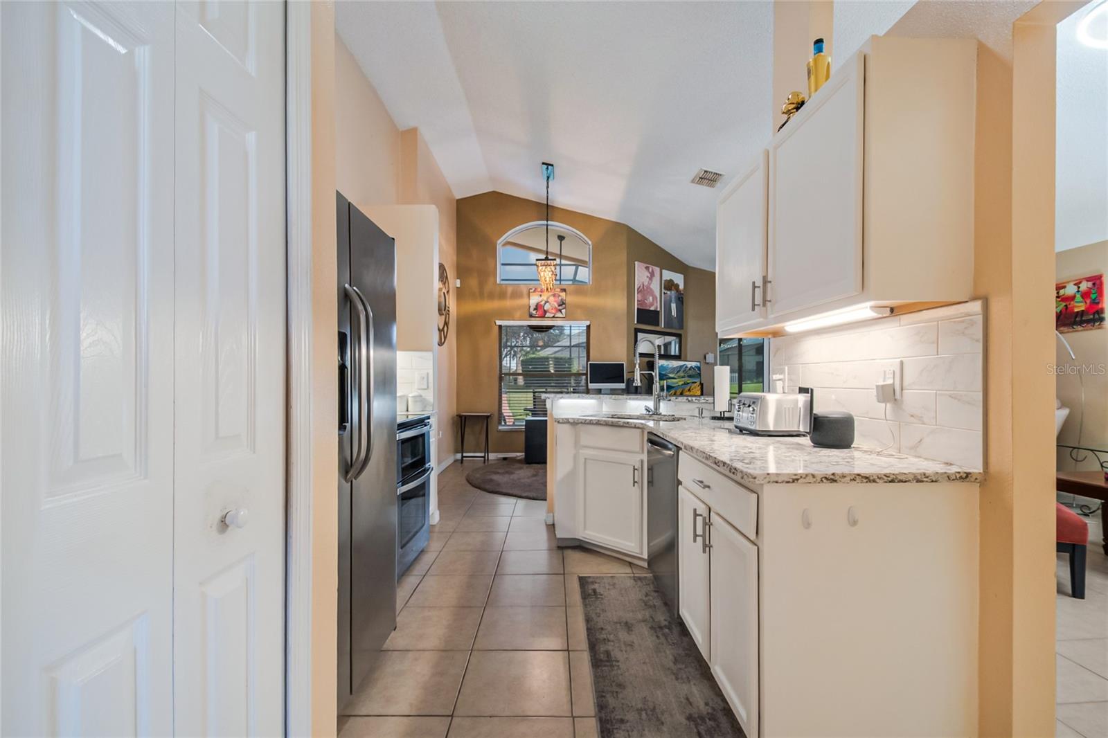 Kitchen - 134 LANGHAM DR, DAVENPORT