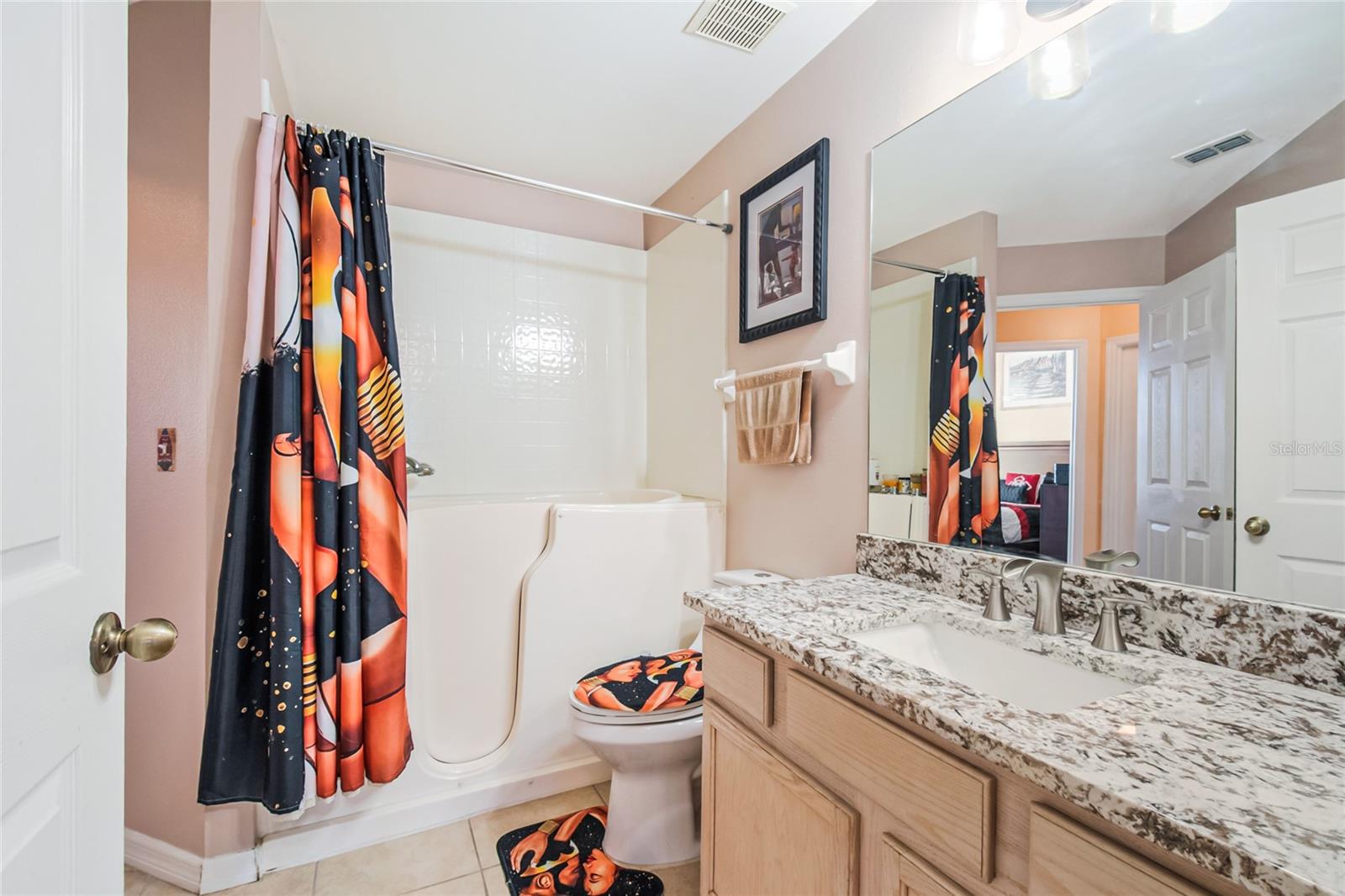 Hall Bathroom - 134 LANGHAM DR, DAVENPORT