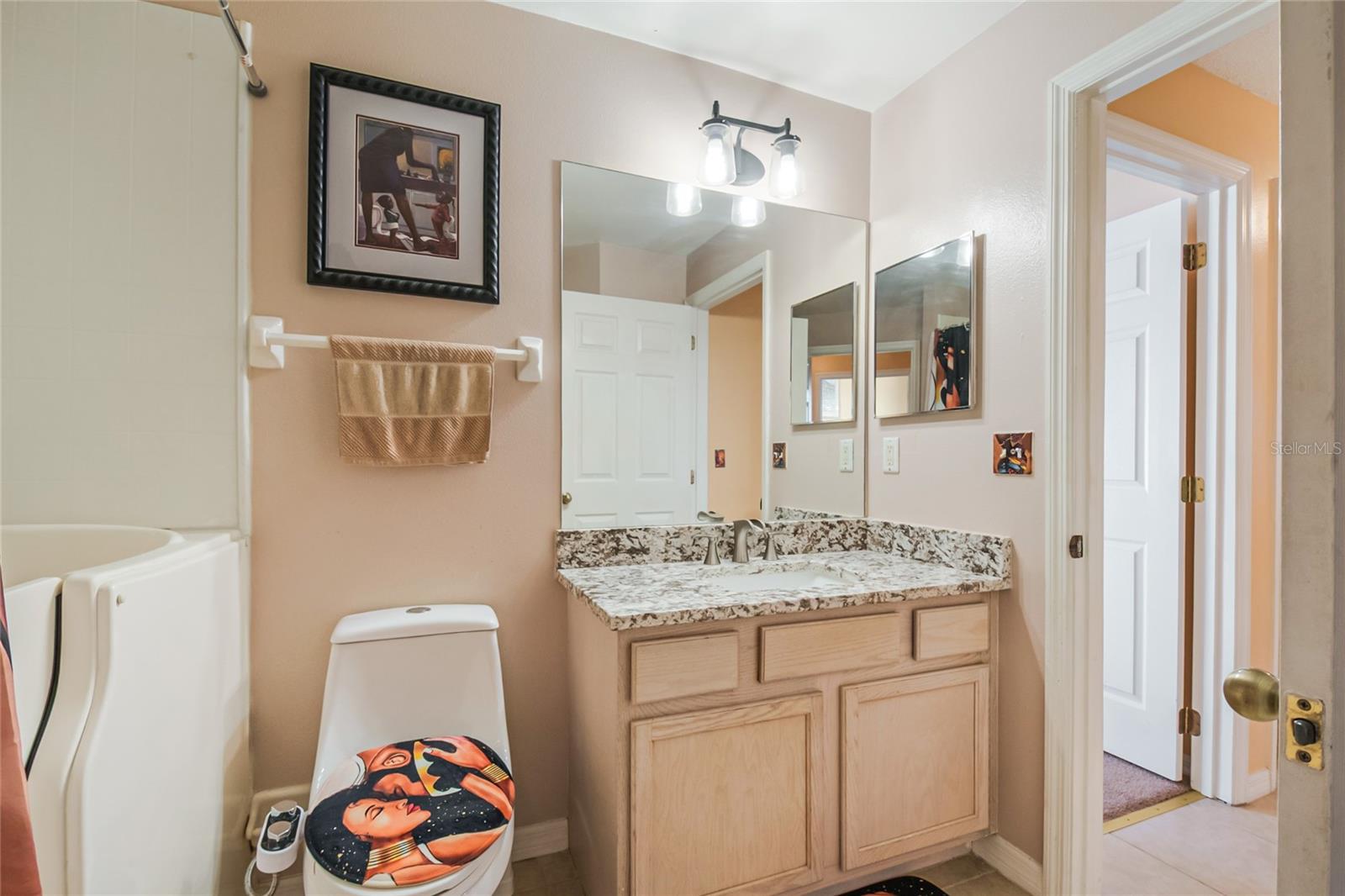 Hall Bathroom - 134 LANGHAM DR, DAVENPORT