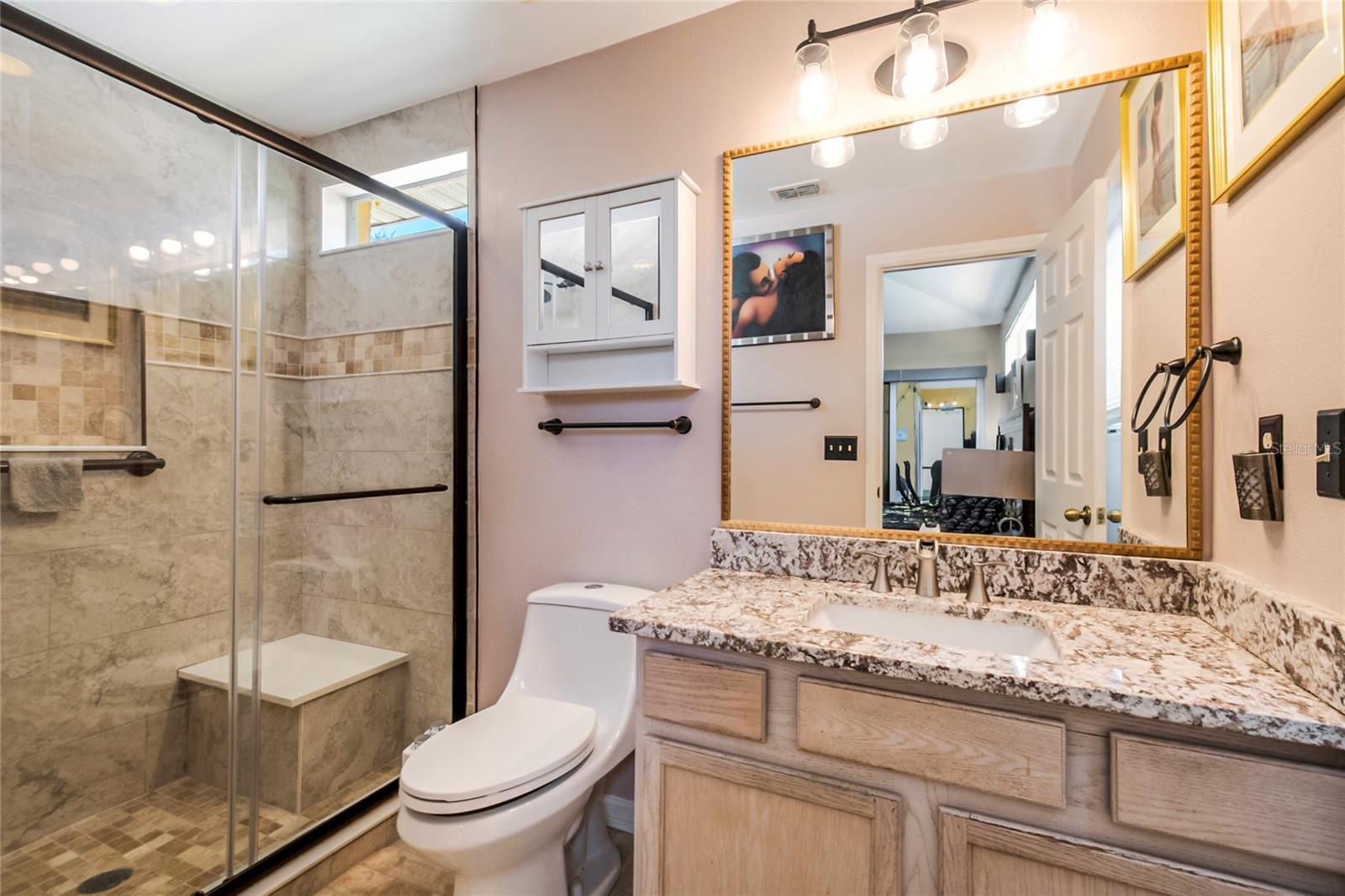 Master Bathroom - 134 LANGHAM DR, DAVENPORT