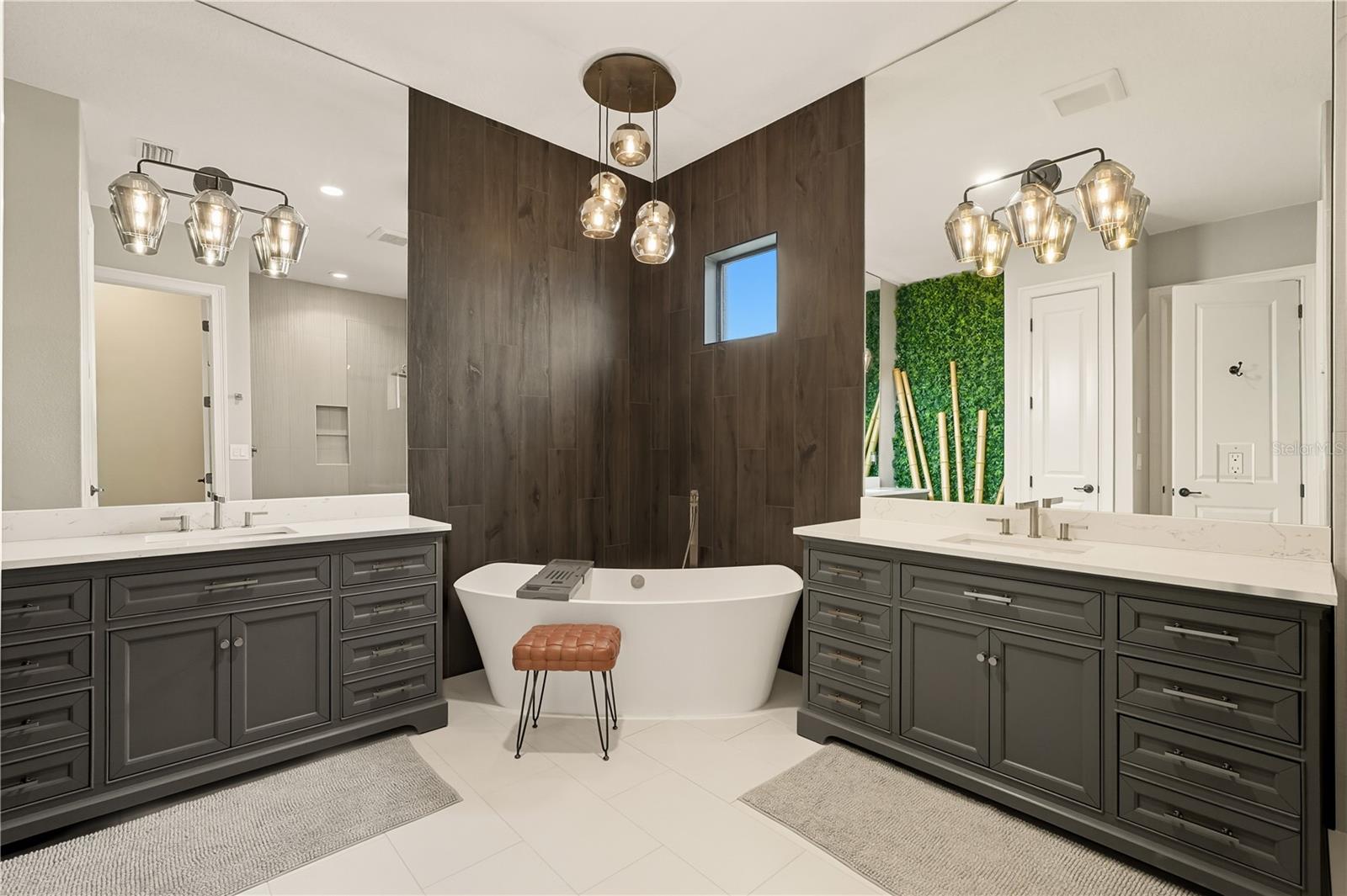 Master bathroom - 355 OCEAN CREST DR, PALM COAST