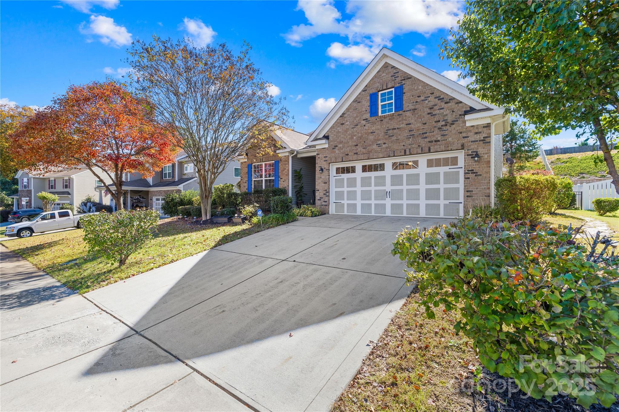 front with big driveway - 137 Chertsey Drive, Mooresville
