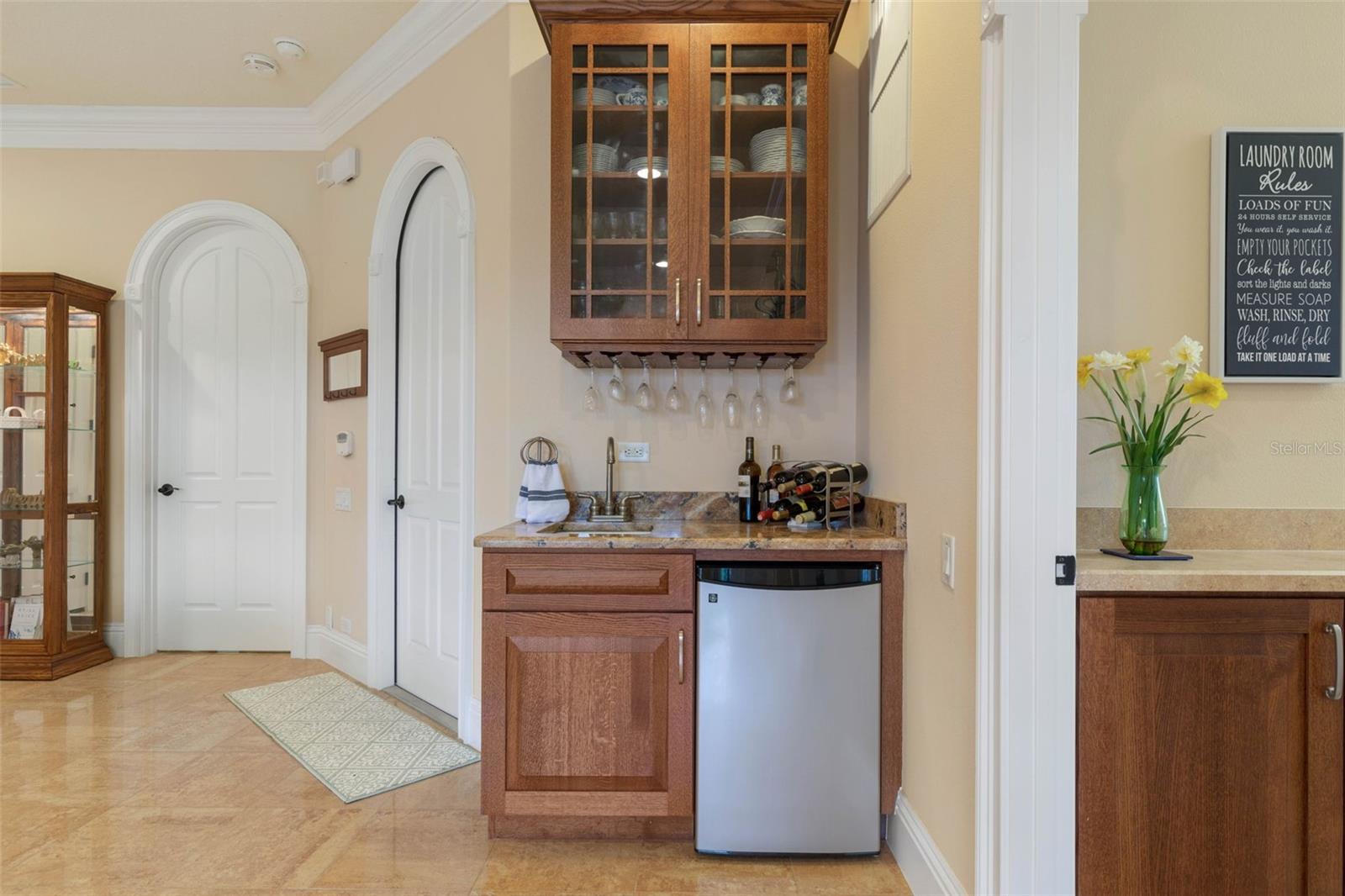 Wet bar in Family room - 44 OCEAN OAKS LN, PALM COAST