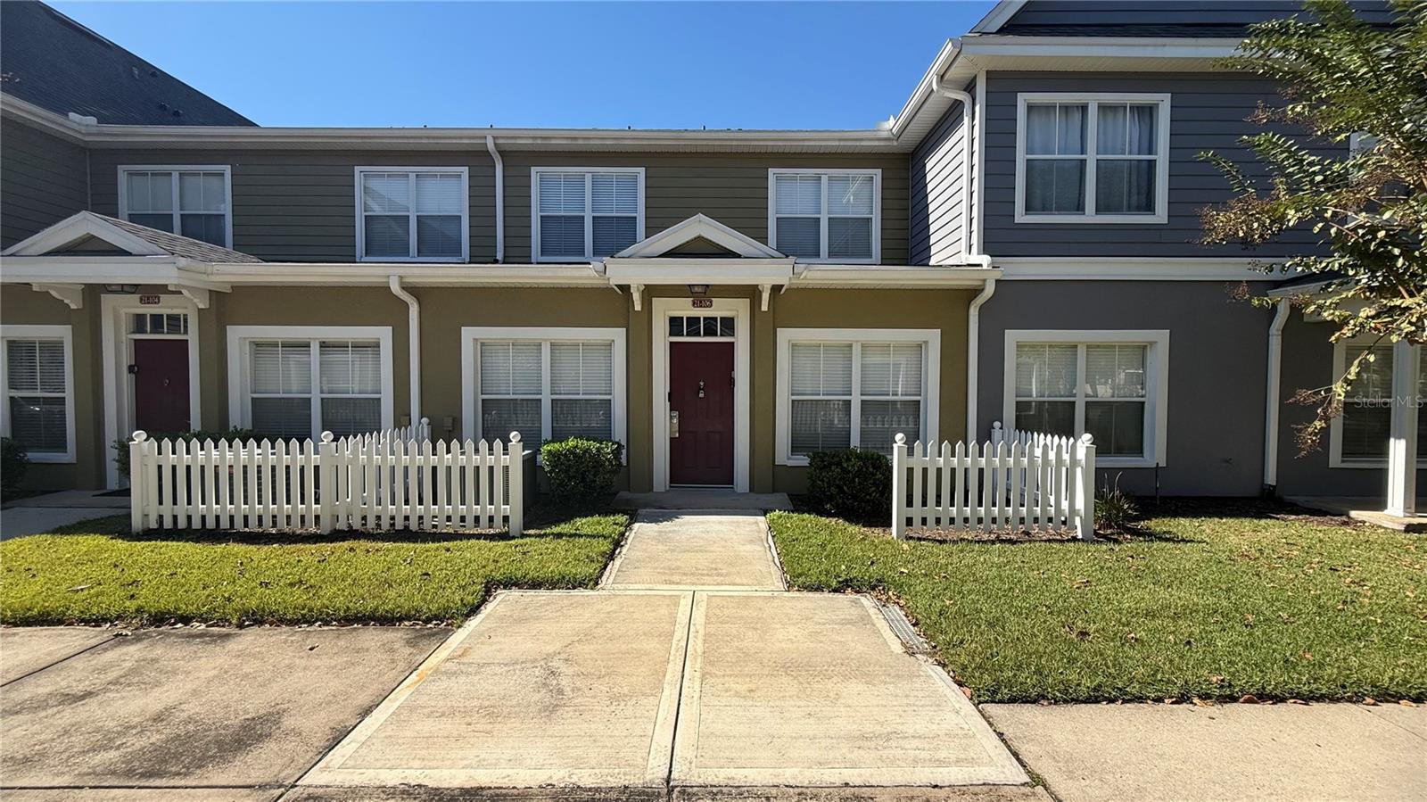 4563 YELLOWGOLD RD E #106