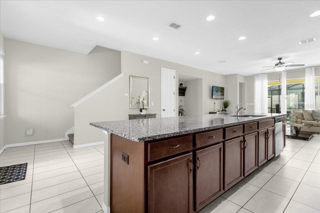 Townhouse at 1540 CAREY PALM CIR, KISSIMMEE, photo 7 of 33
