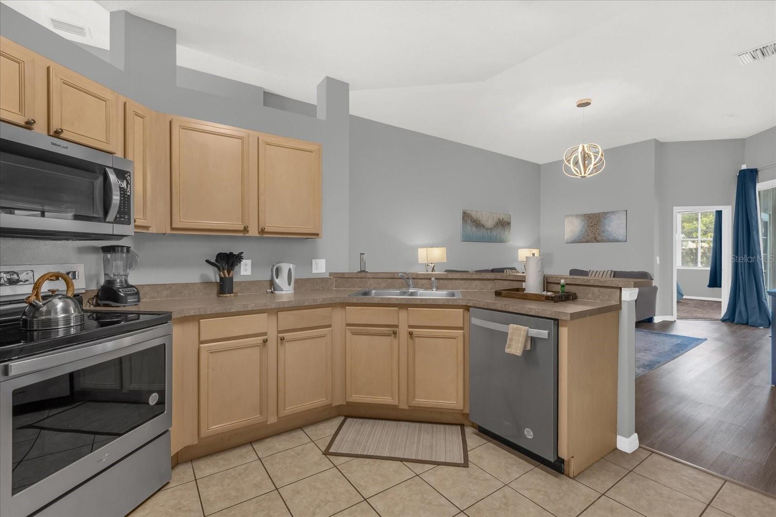 Single Family Residence at 246 MONTARA DR, DAVENPORT, photo 12 of 37