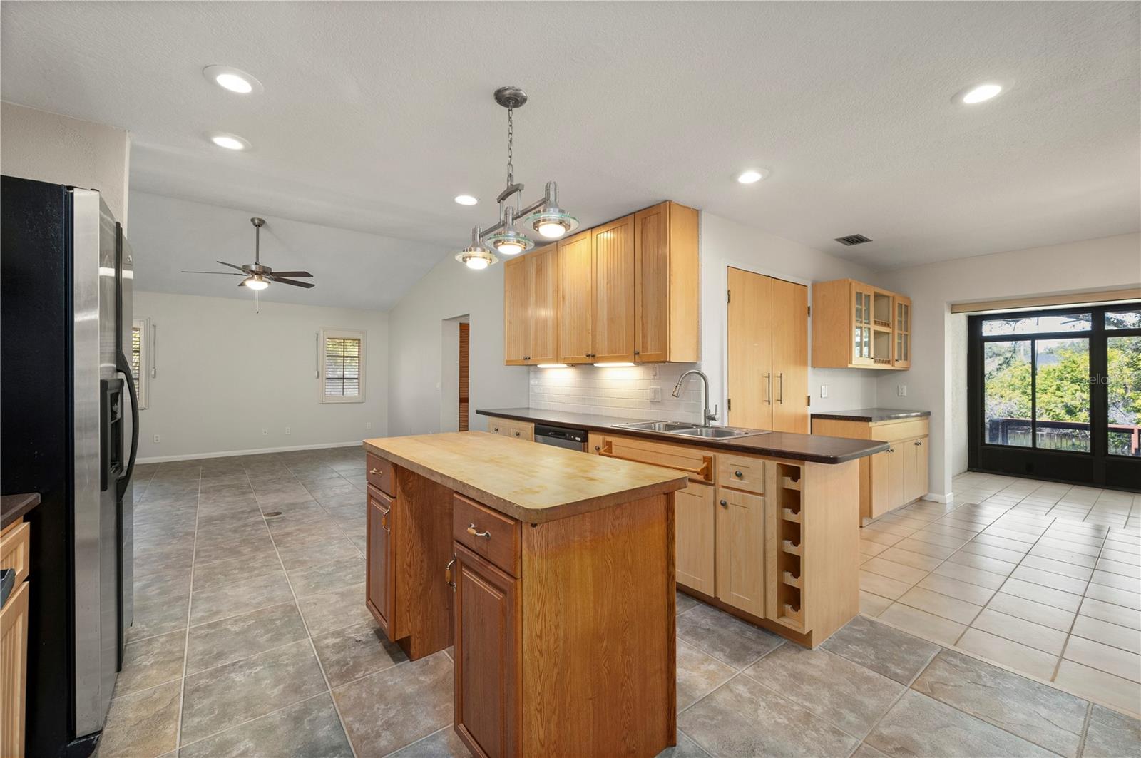Kitchen Central - 17356 GULFSPRAY CIR, PORT CHARLOTTE