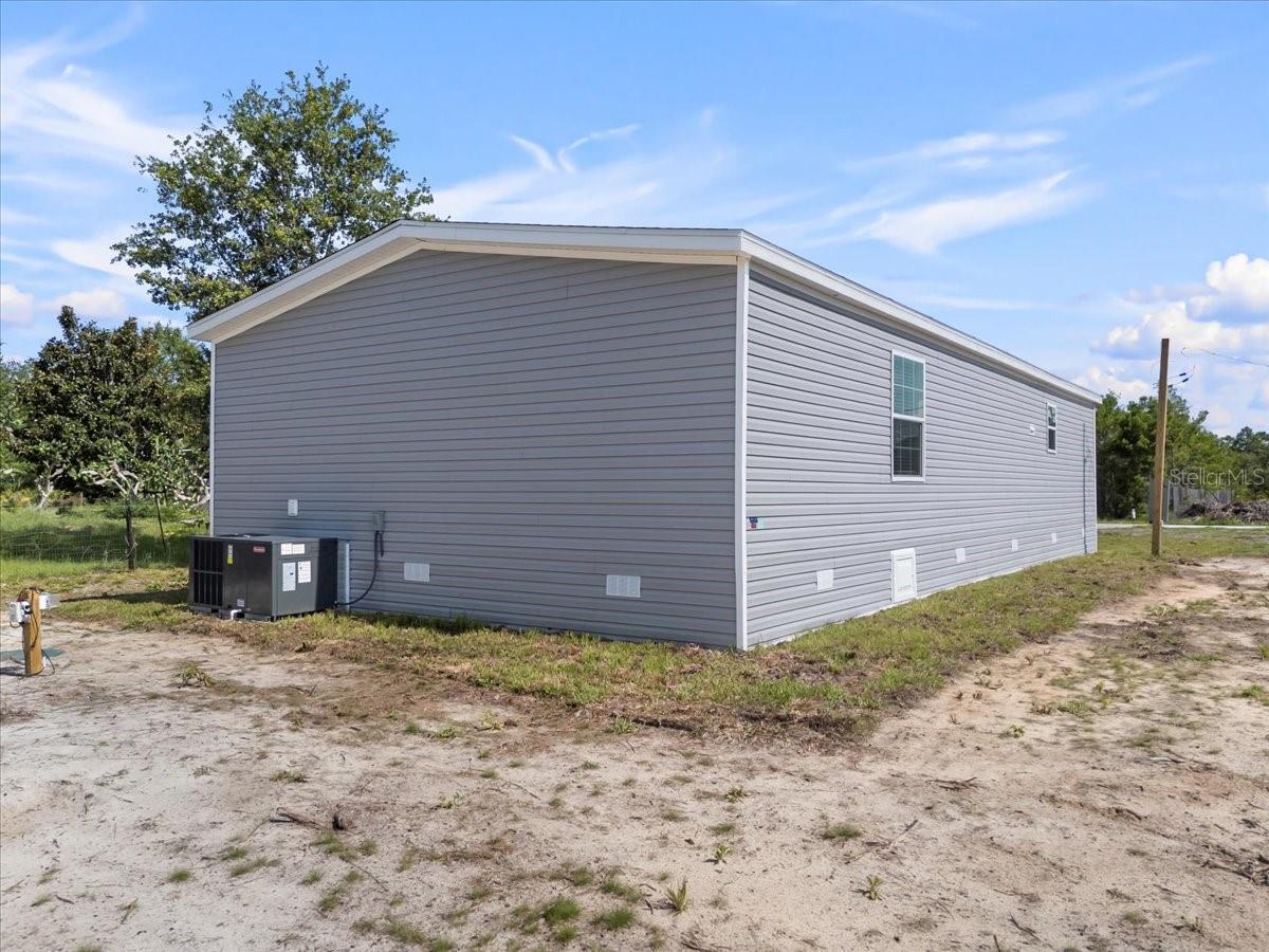 Manufactured Home at 21351 CANAL DR, BROOKSVILLE, photo 6 of 32
