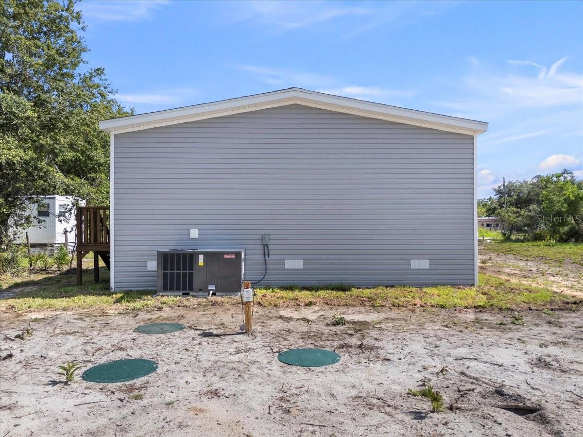 Manufactured Home at 21351 CANAL DR, BROOKSVILLE, photo 7 of 32