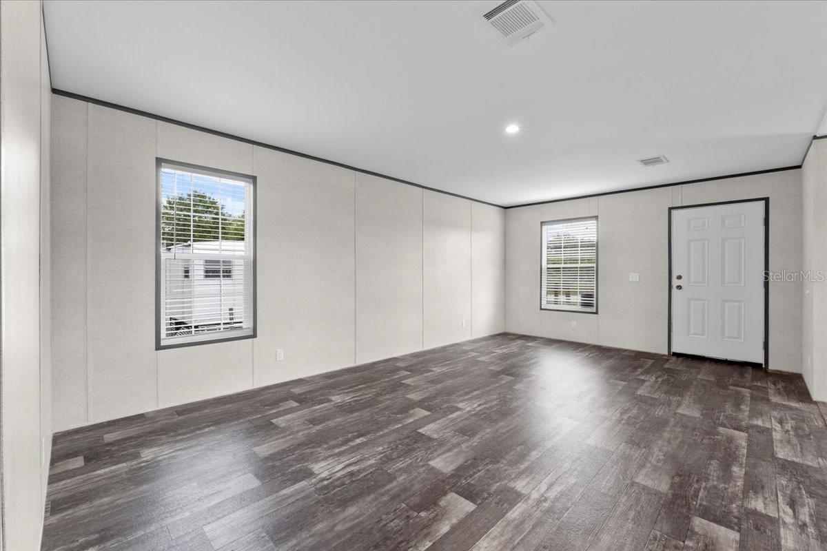 Manufactured Home at 21351 CANAL DR, BROOKSVILLE, photo 10 of 32