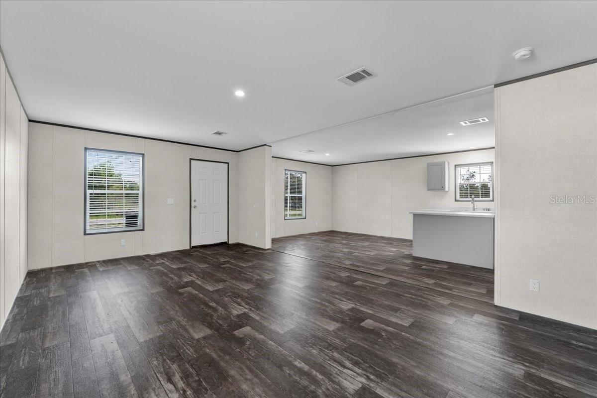 Manufactured Home at 21351 CANAL DR, BROOKSVILLE, photo 11 of 32