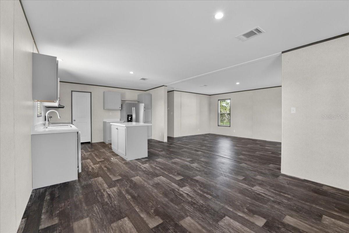 Manufactured Home at 21351 CANAL DR, BROOKSVILLE, photo 13 of 32