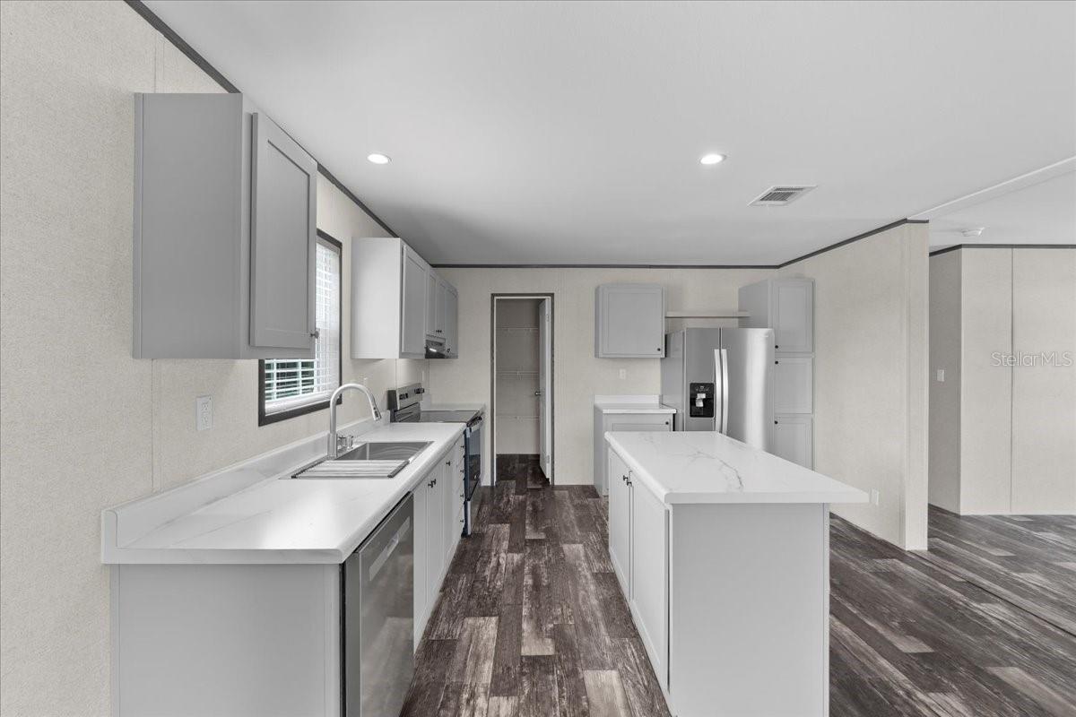 Manufactured Home at 21351 CANAL DR, BROOKSVILLE, photo 14 of 32