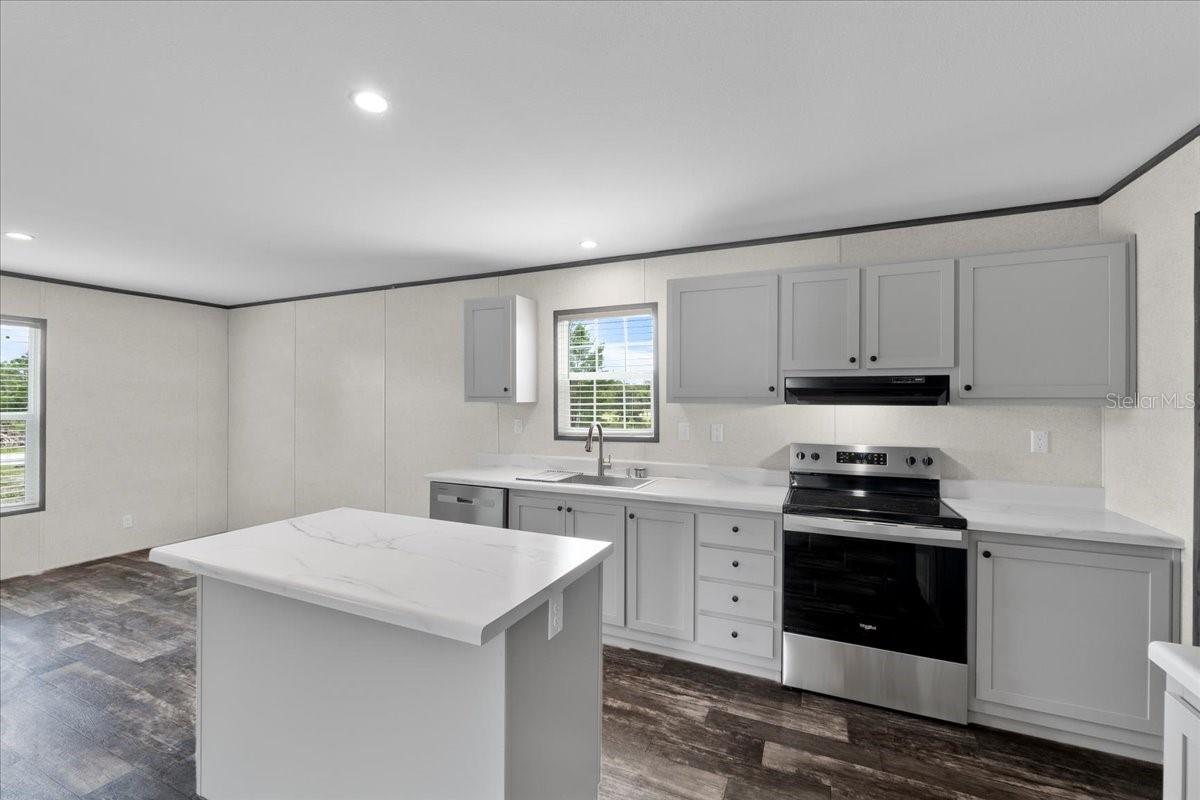 Manufactured Home at 21351 CANAL DR, BROOKSVILLE, photo 16 of 32