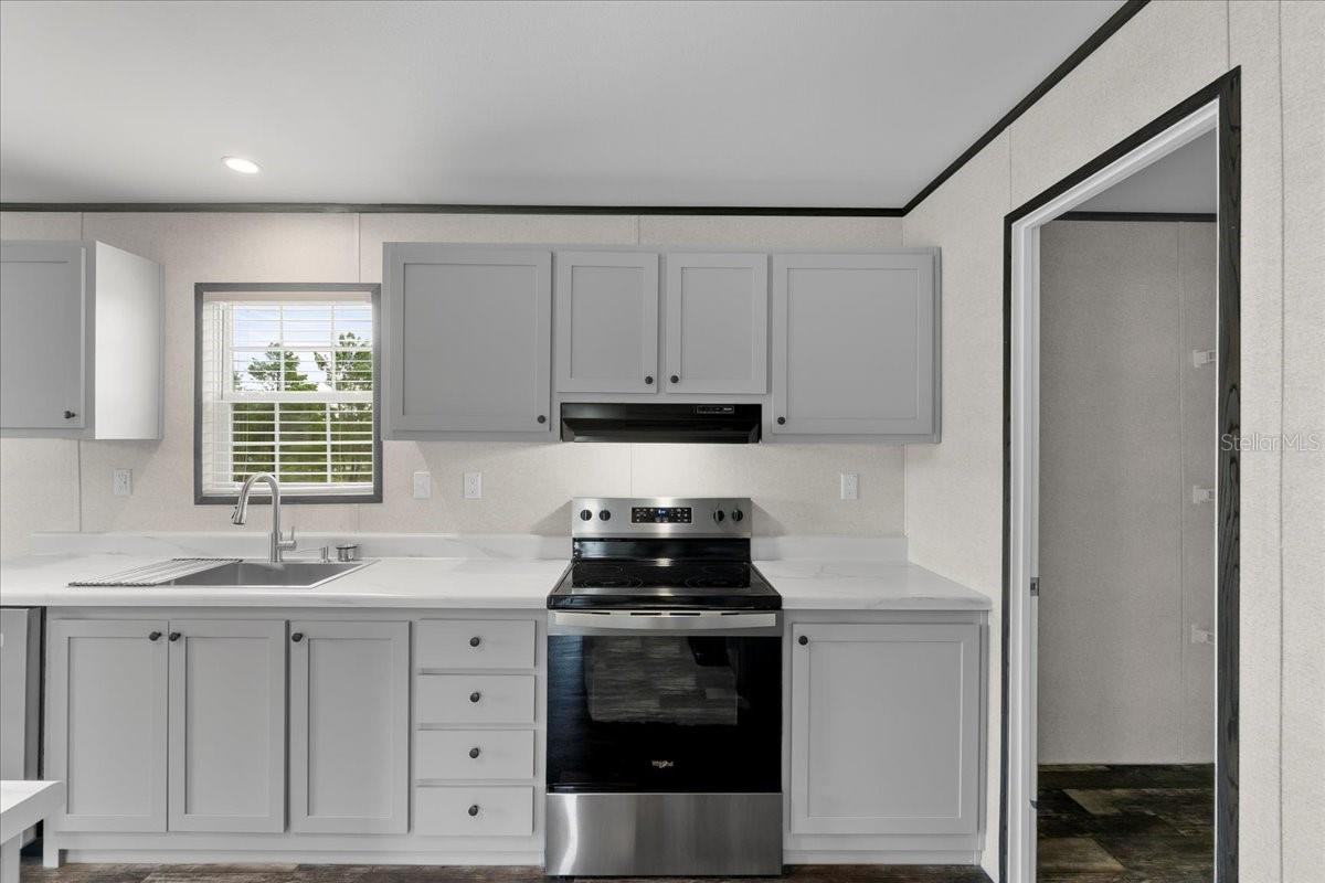Manufactured Home at 21351 CANAL DR, BROOKSVILLE, photo 19 of 32