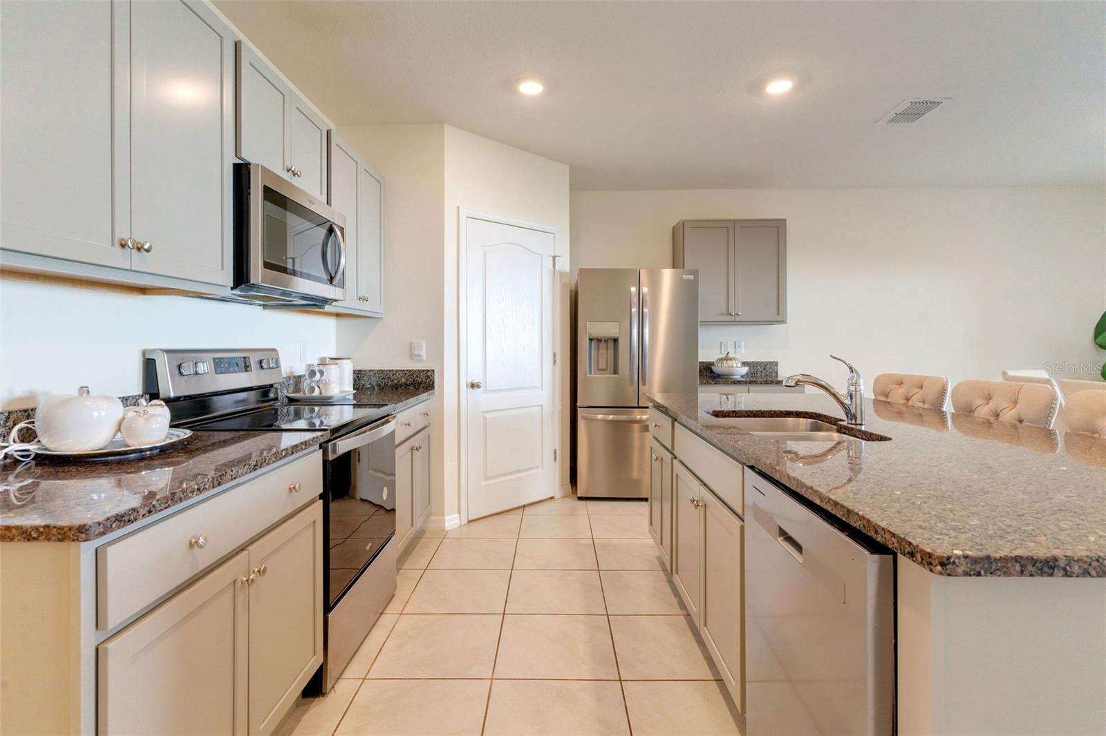 Single Family Residence at 9537 BLACK WALNUT DR, CLERMONT, photo 11 of 42