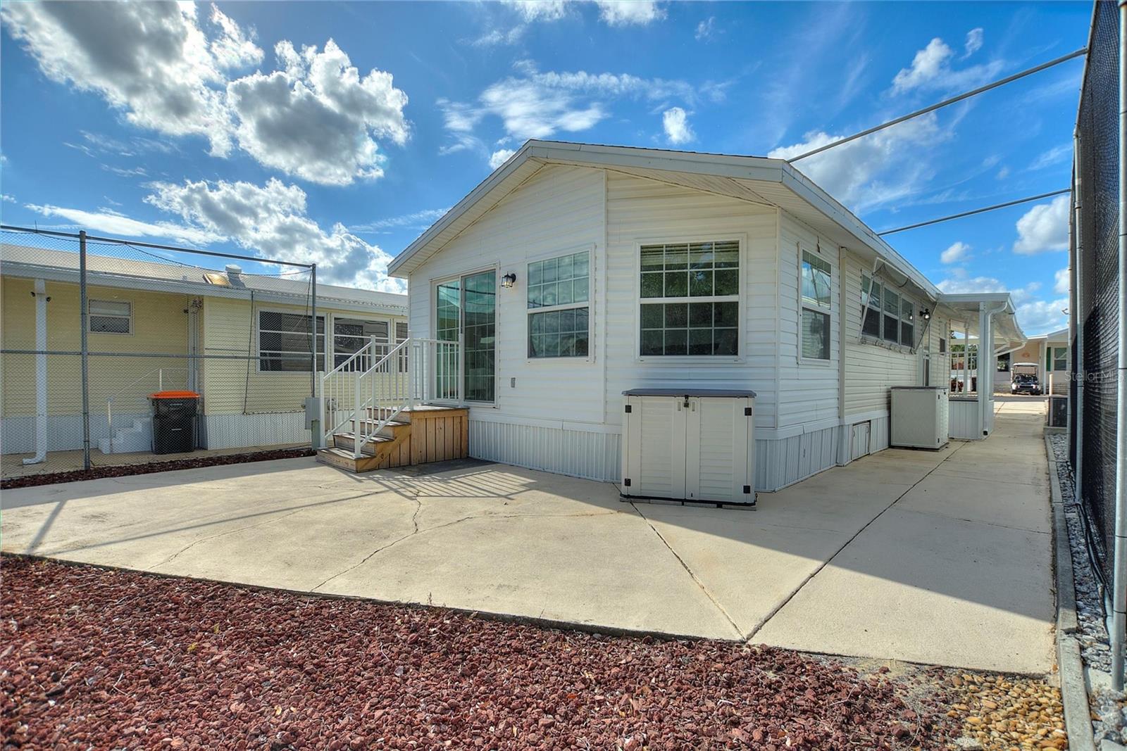 Large patio with 2 locking storage units - 16 CHAMPIONSHIP DR, DAVENPORT