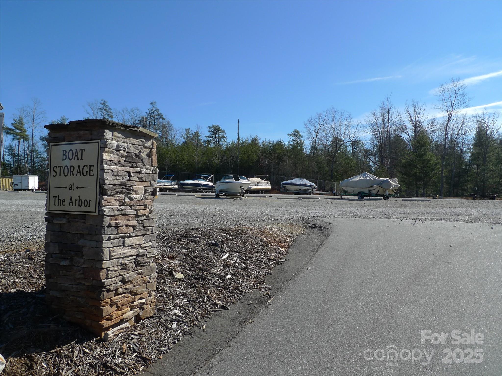 Community boat storage - 152 Dockside Drive, Nebo