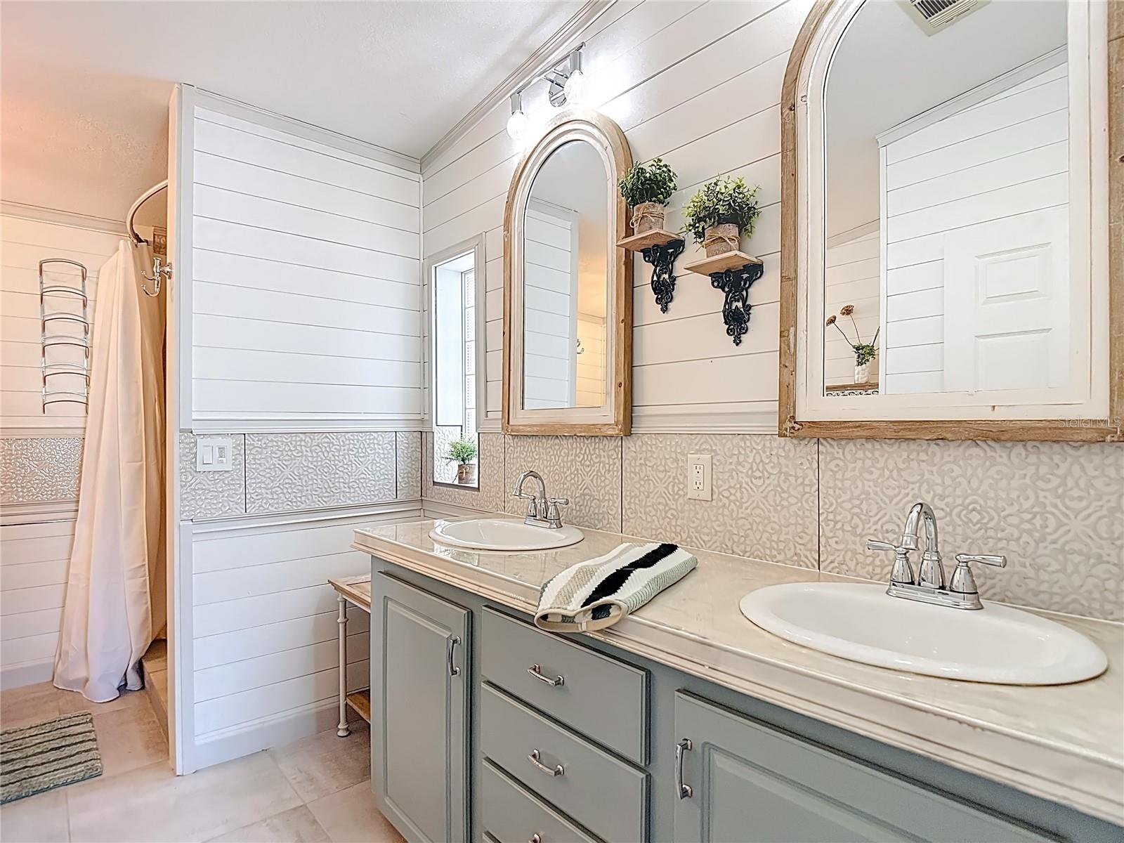 Primary Bath - 5745 PAWNEE ST, ZEPHYRHILLS
