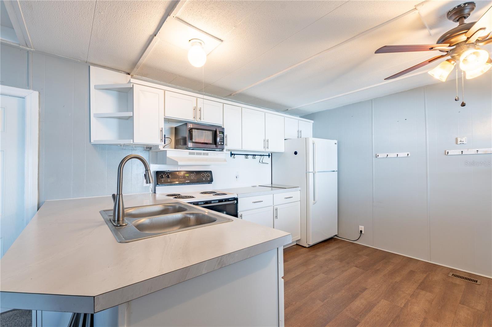 Mobile Home at 7139 EL CONQUISTADOR ST, ZEPHYRHILLS, photo 5 of 26