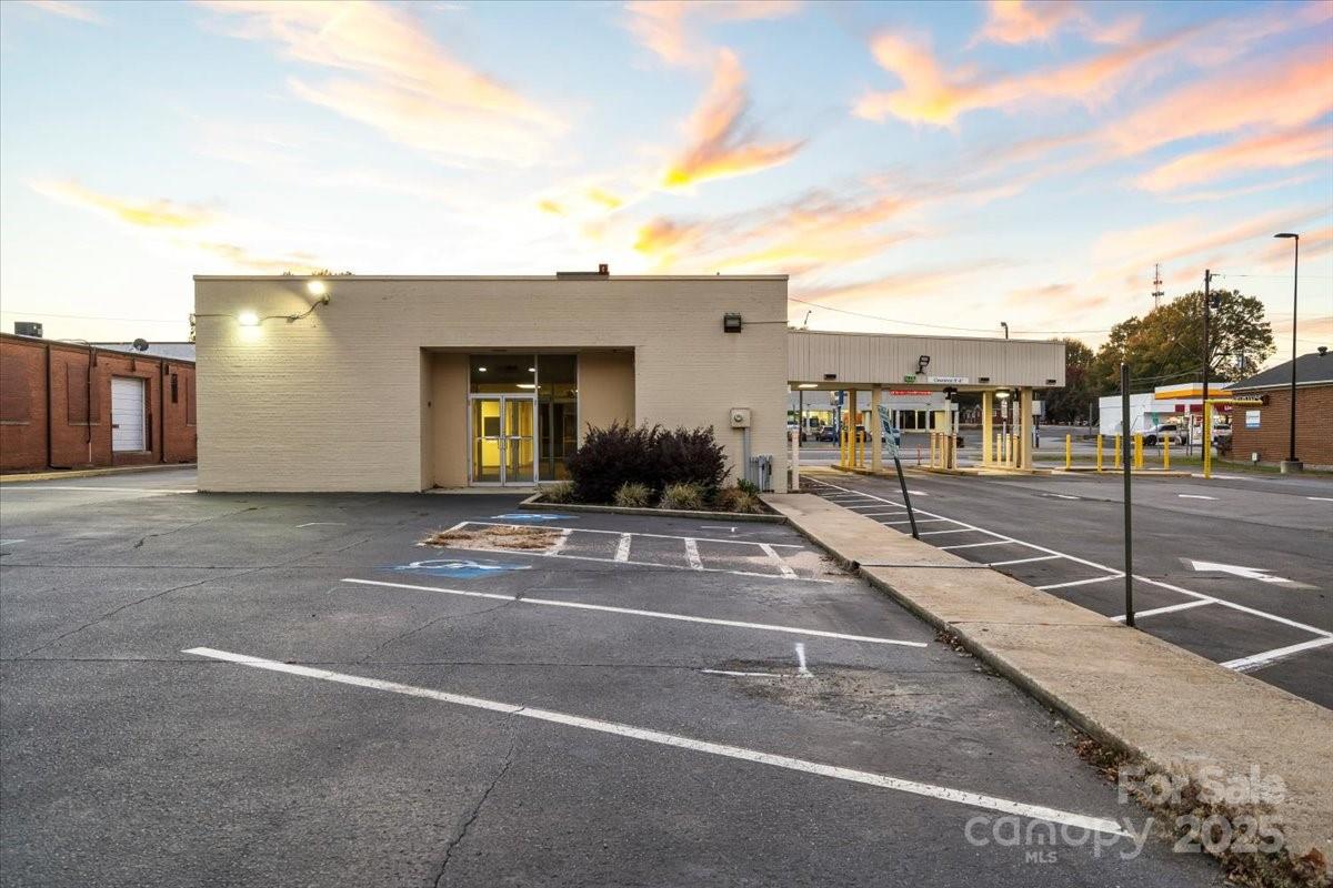 Retail at 704 N Cannon Boulevard, Kannapolis, photo 3 of 33