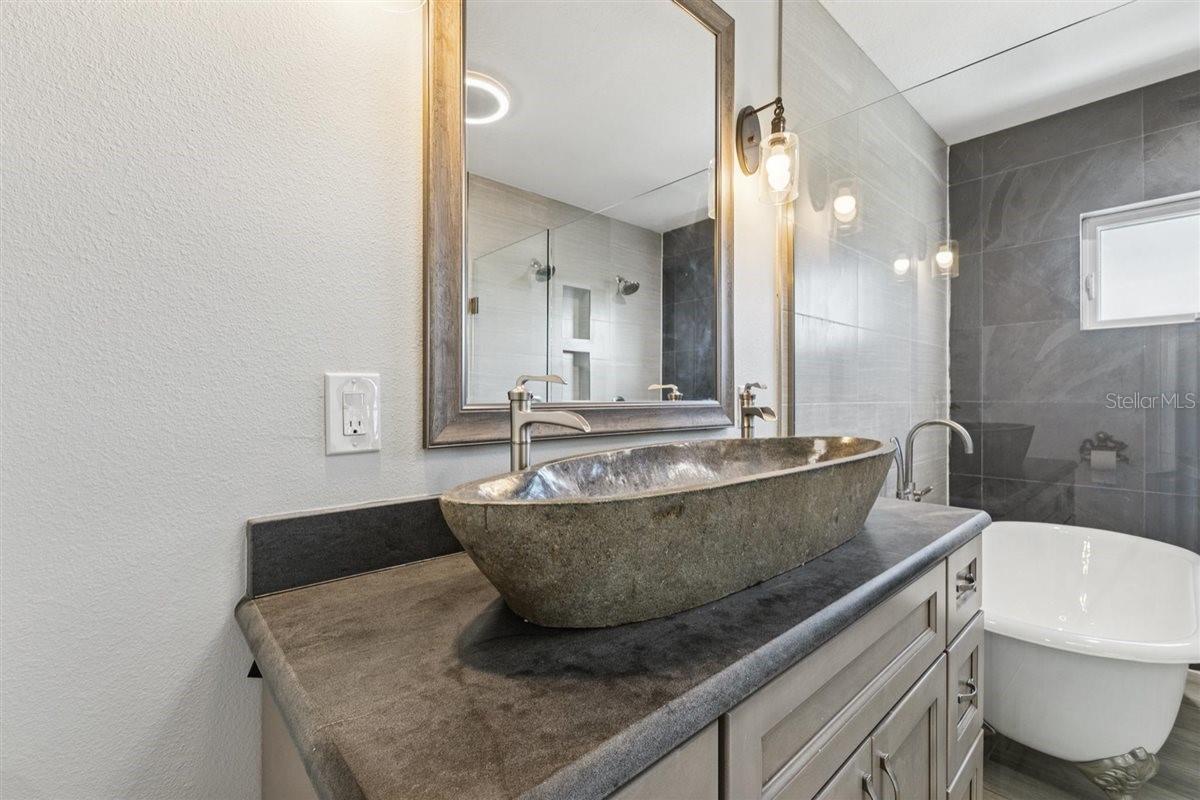Primary Bathroom - 6191 TURTLEMOUND RD, NEW SMYRNA BEACH
