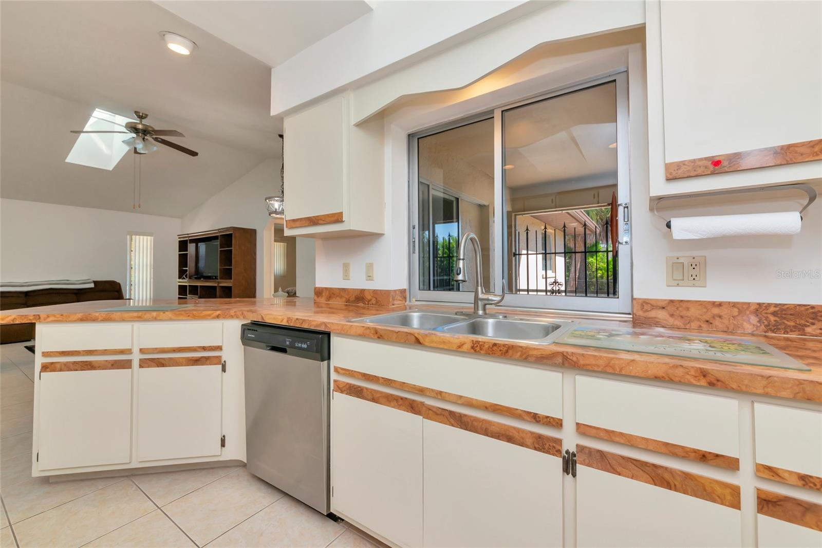 Kitchen - 2176 BARKSDALE ST, PORT CHARLOTTE