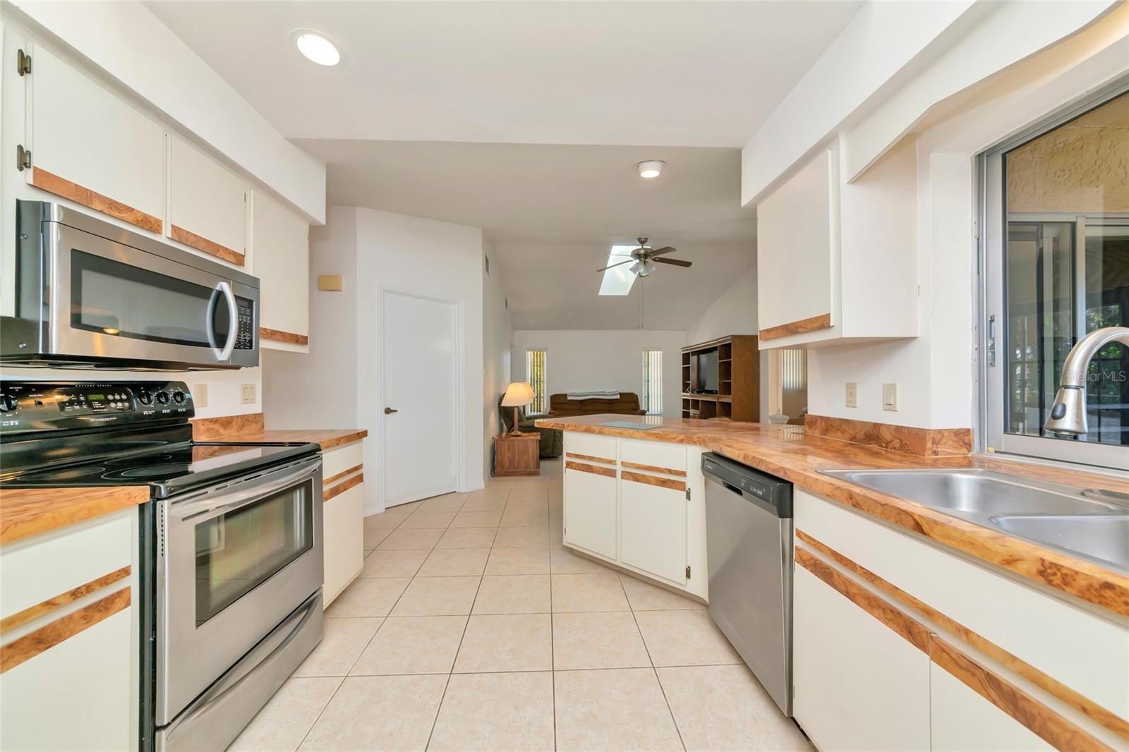 Kitchen - 2176 BARKSDALE ST, PORT CHARLOTTE