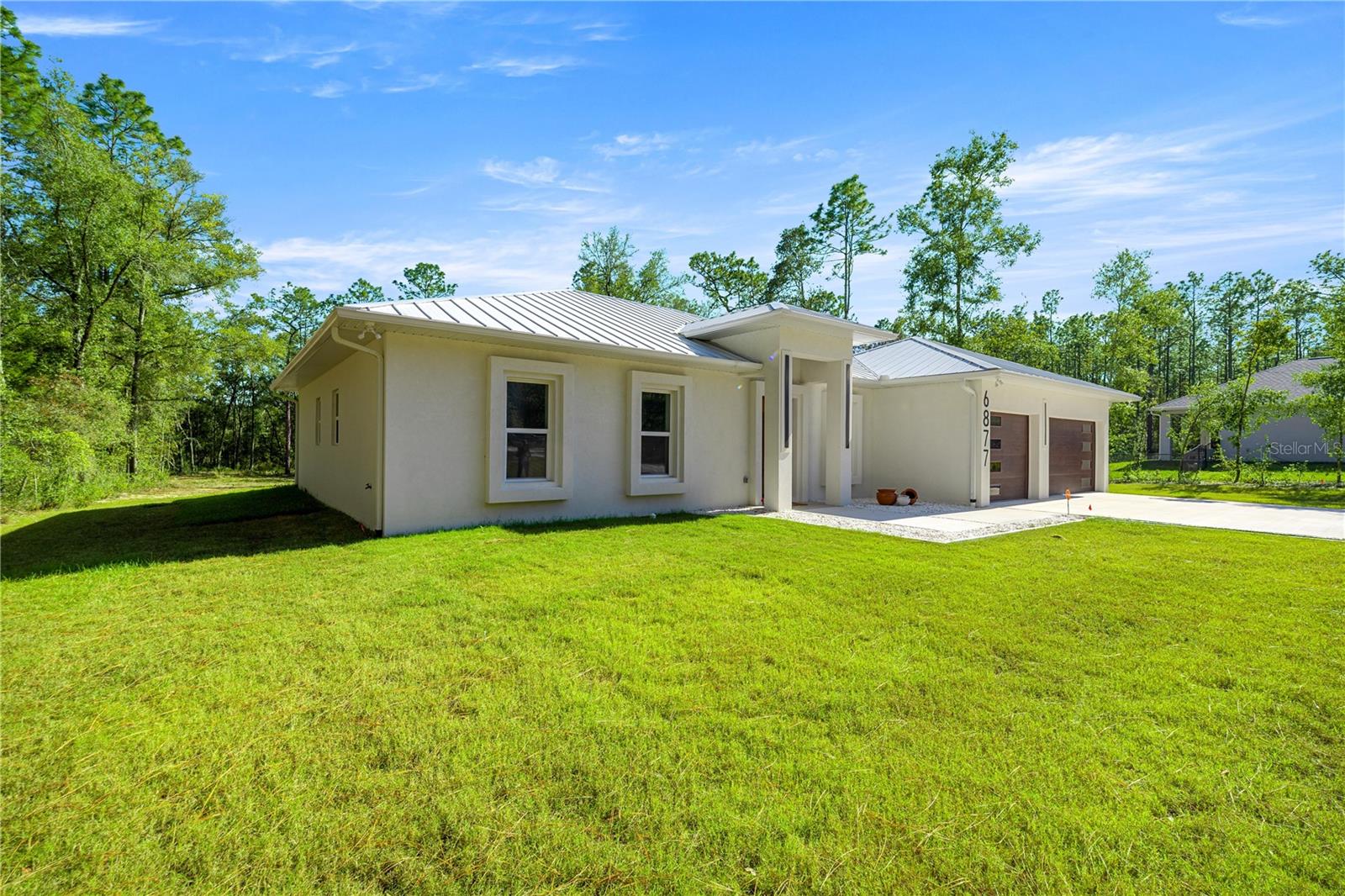 VIEW OF THE FRONT DOOR FROM ONE SIDE - 6877 SW 131ST CIR, OCALA