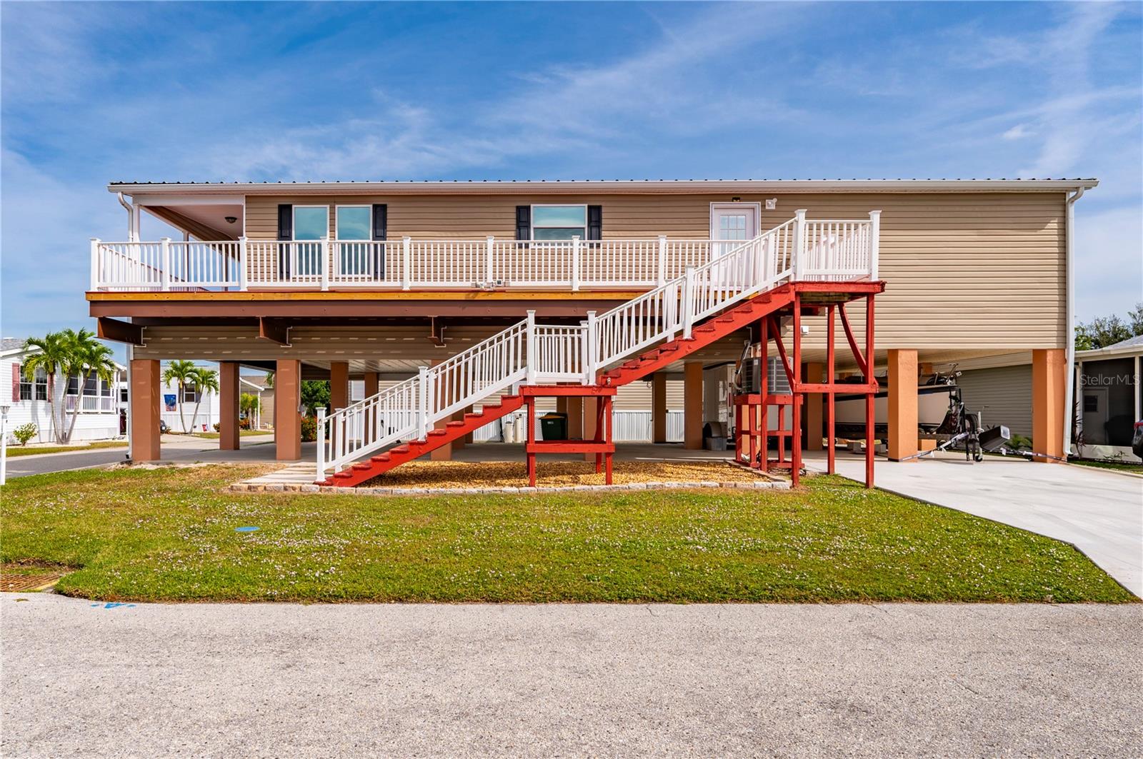 Side view - 67 WINDMILL BLVD, PUNTA GORDA