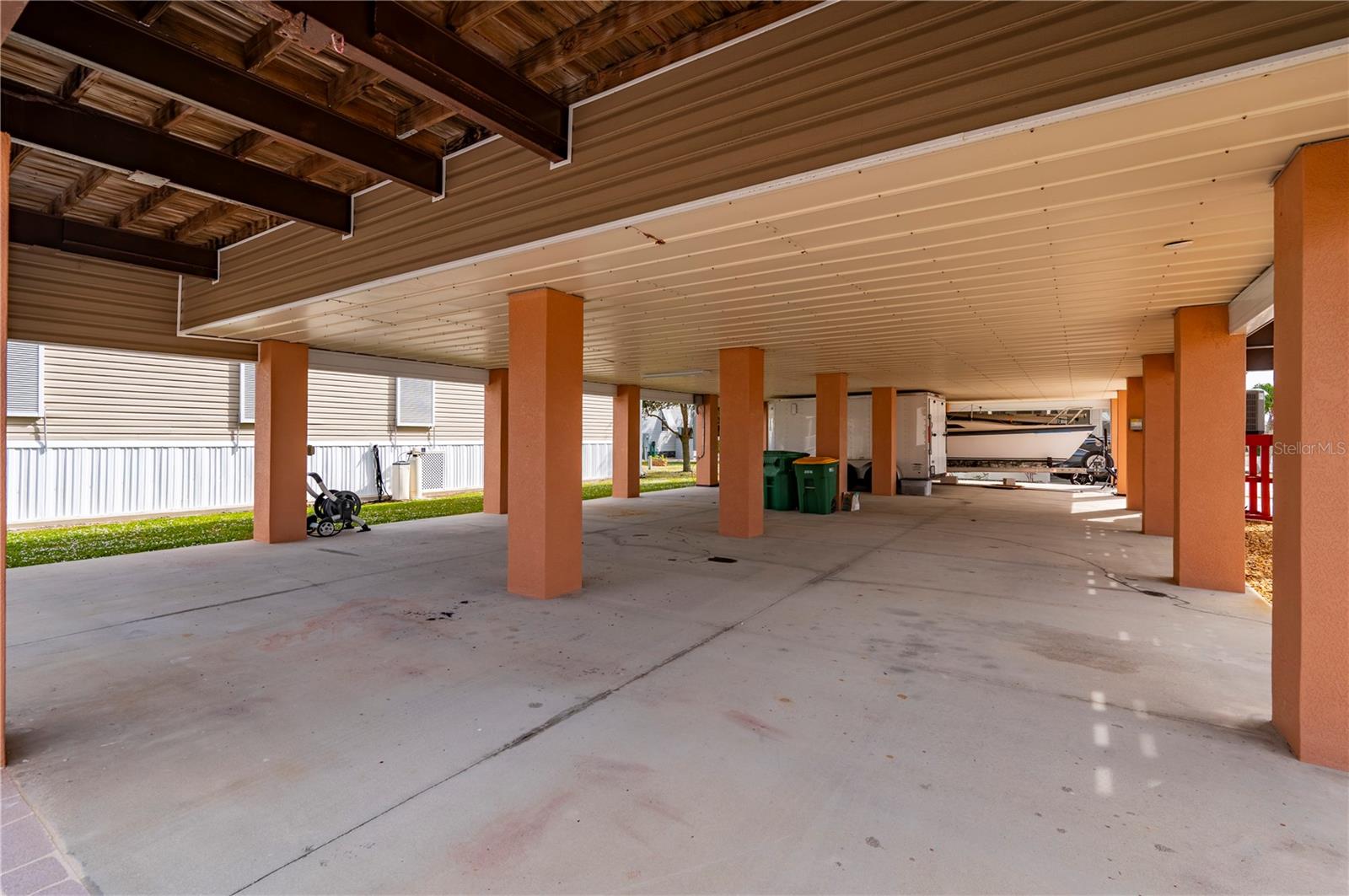 Under home parking - 67 WINDMILL BLVD, PUNTA GORDA
