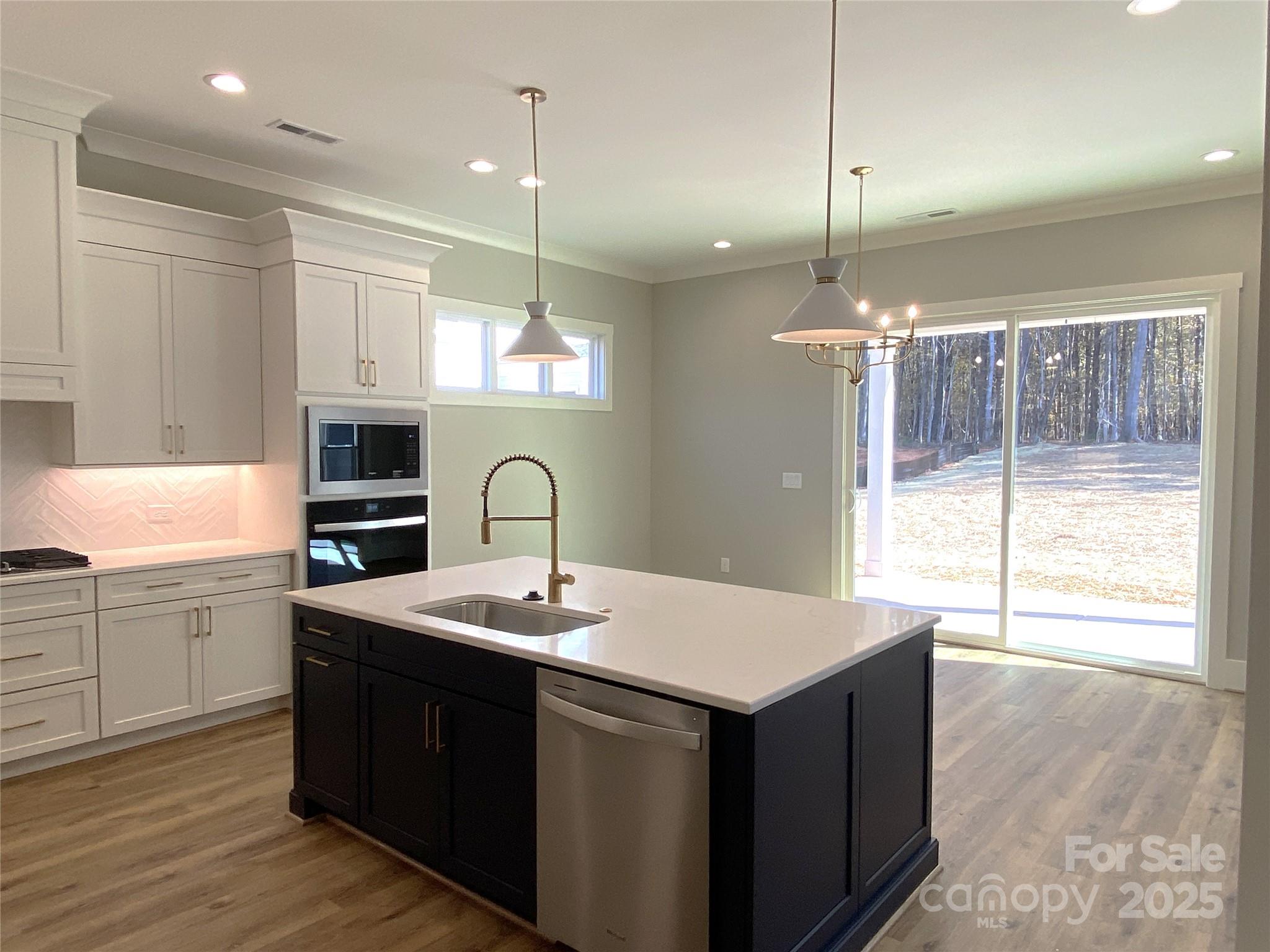 Single Family Residence at 107 Blackbeard Lane, Mooresville, photo 8 of 48