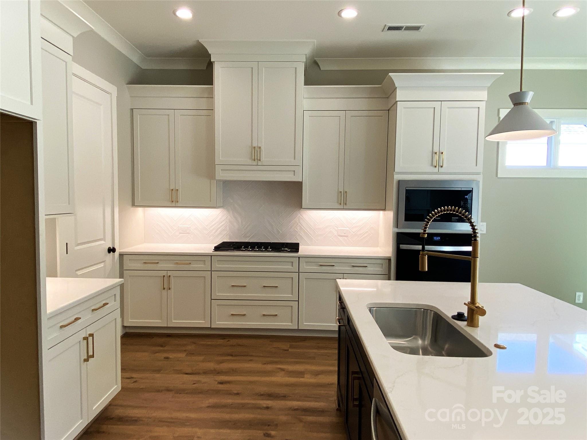 Single Family Residence at 107 Blackbeard Lane, Mooresville, photo 9 of 48
