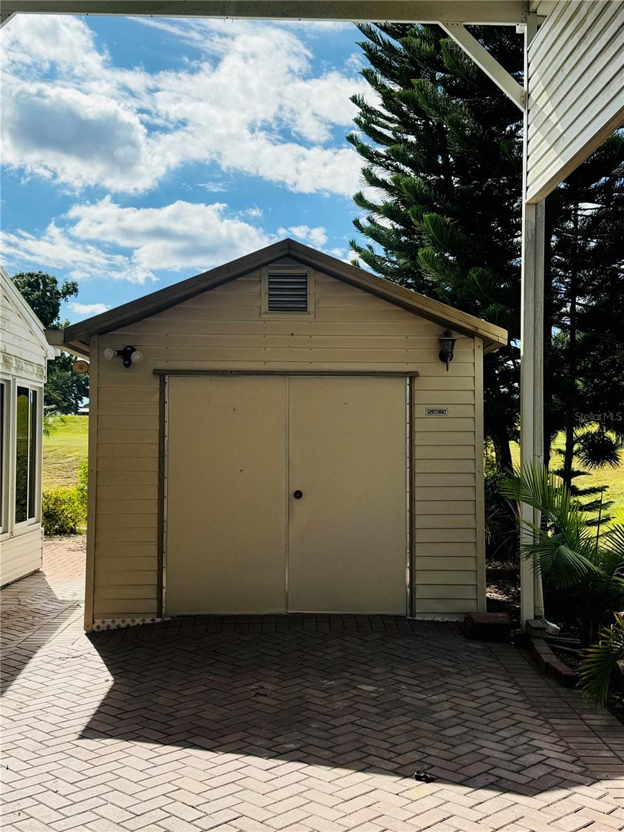 Shed with toilet & storage - 1144 DEER CREEK BLVD, DAVENPORT