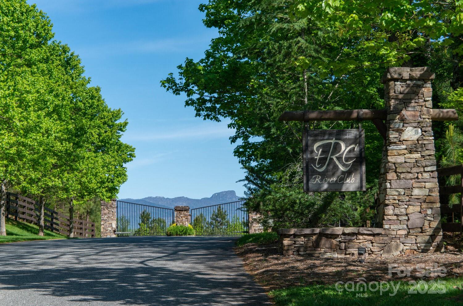 2086 Paddock Circle