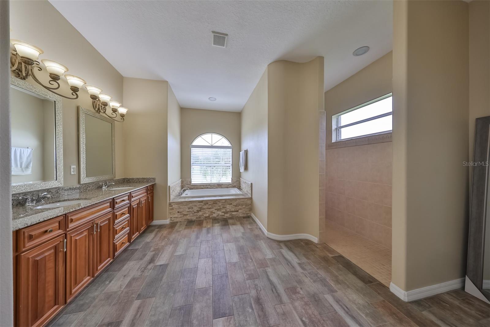 Main home owner's suite - 17706 BRIDLEWOOD CT, PARRISH