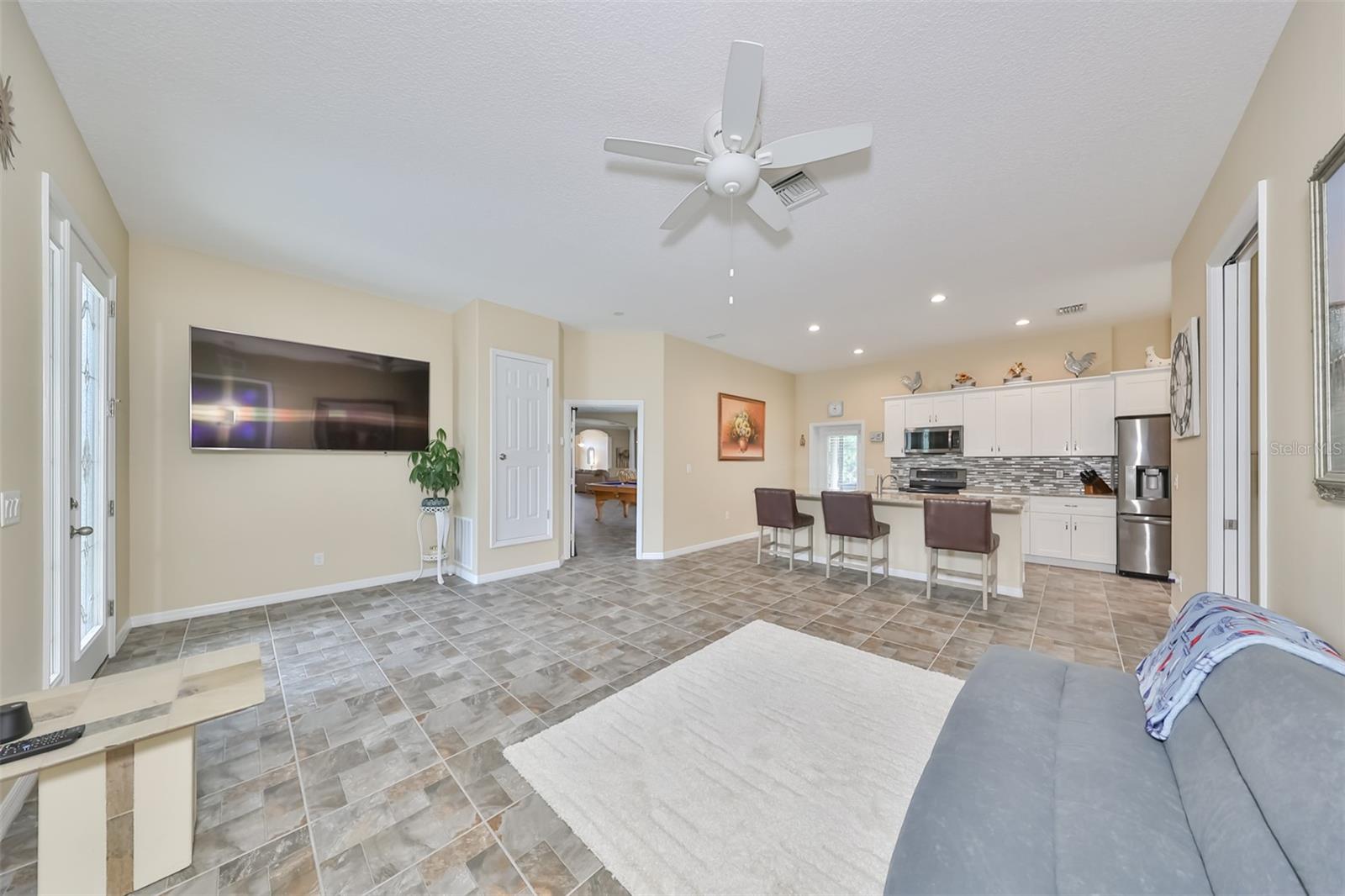 Additional living & bedroom at rear of home w/ full kitchen - 17706 BRIDLEWOOD CT, PARRISH