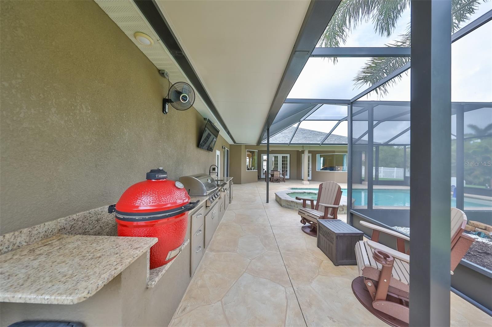 Outdoor kitchen added in 2018 - 17706 BRIDLEWOOD CT, PARRISH