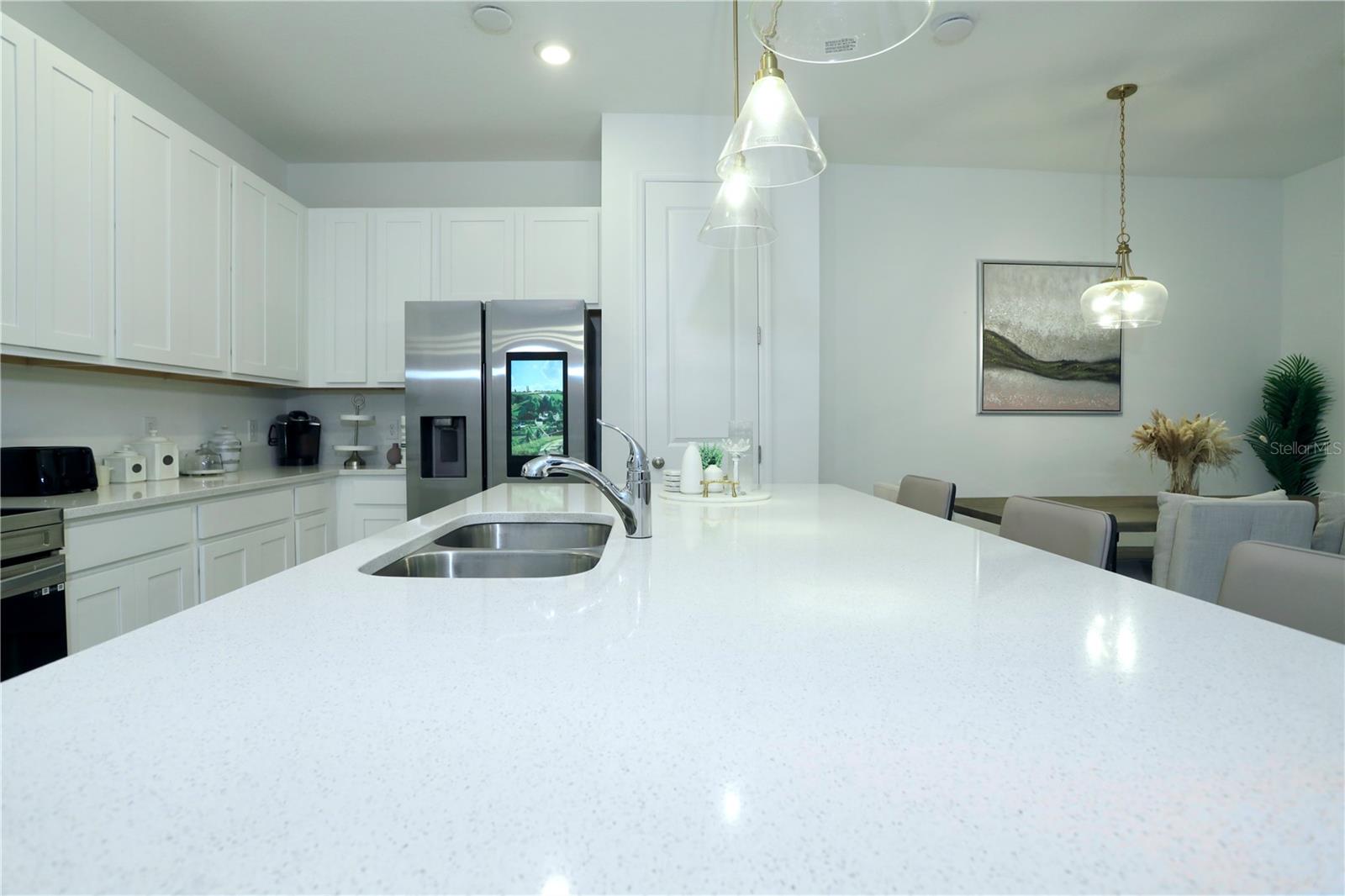 island in kitchen - 943 CONCH RD, DAVENPORT