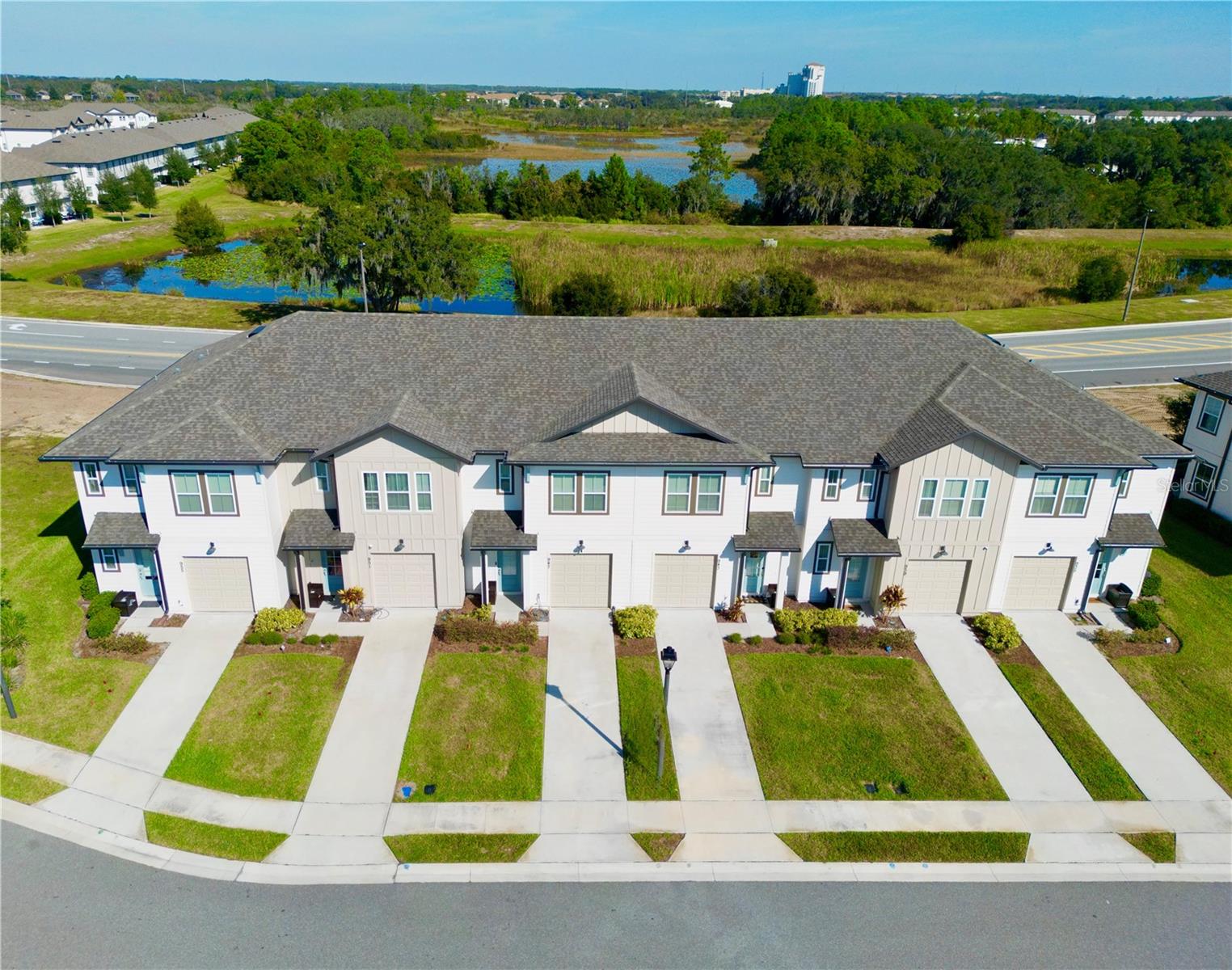Townhouse at 943 CONCH RD, DAVENPORT, photo 2 of 43