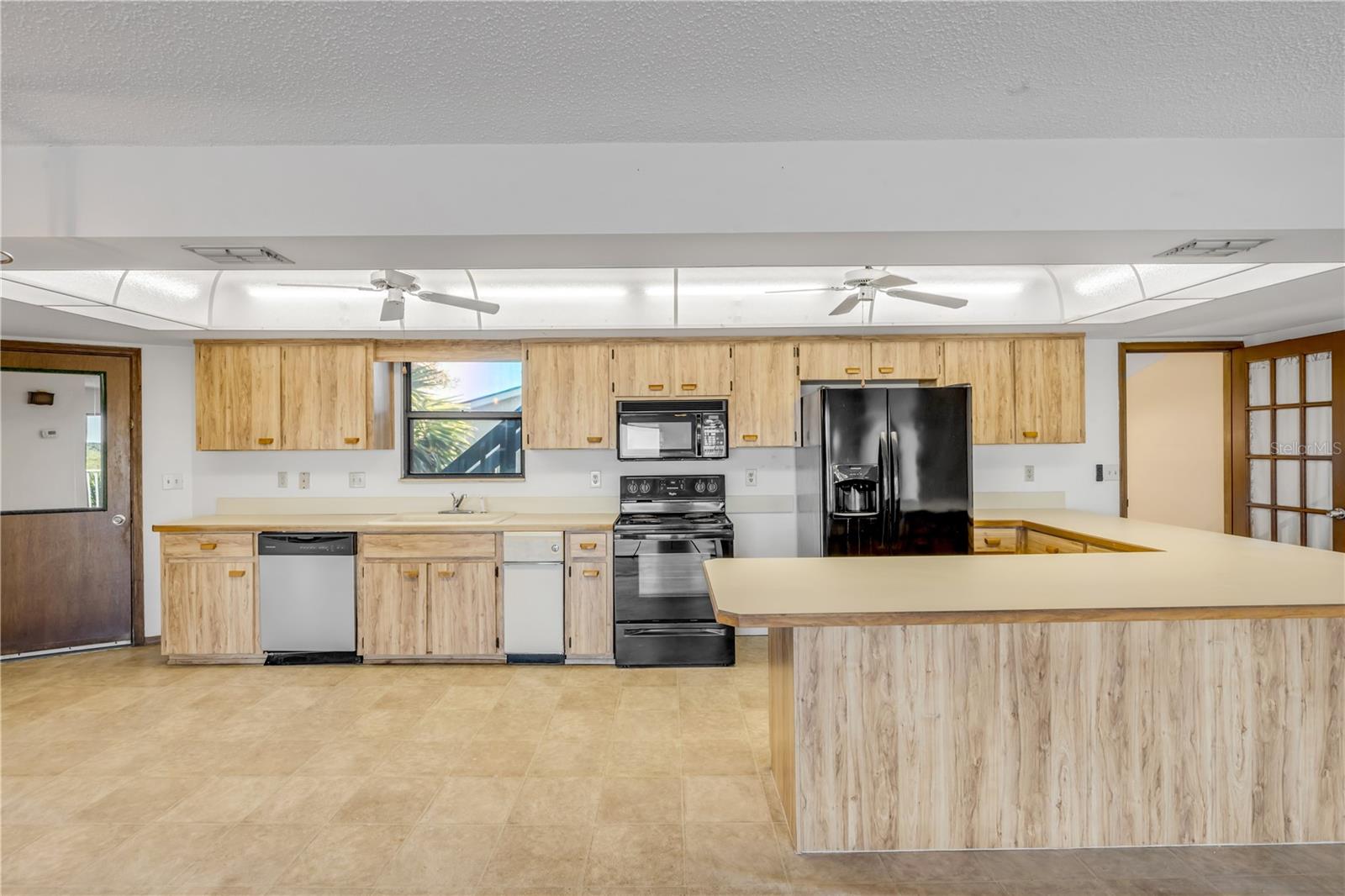 Single Family Residence at 824 EEL AVE, NEW SMYRNA BEACH, photo 8 of 99