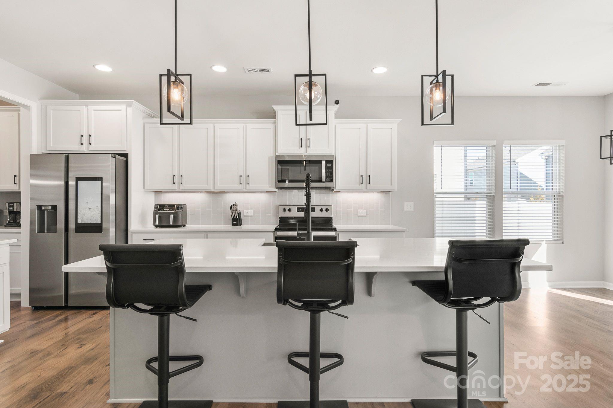 Single Family Residence at 838 Foxglove Lane, York, photo 8 of 44