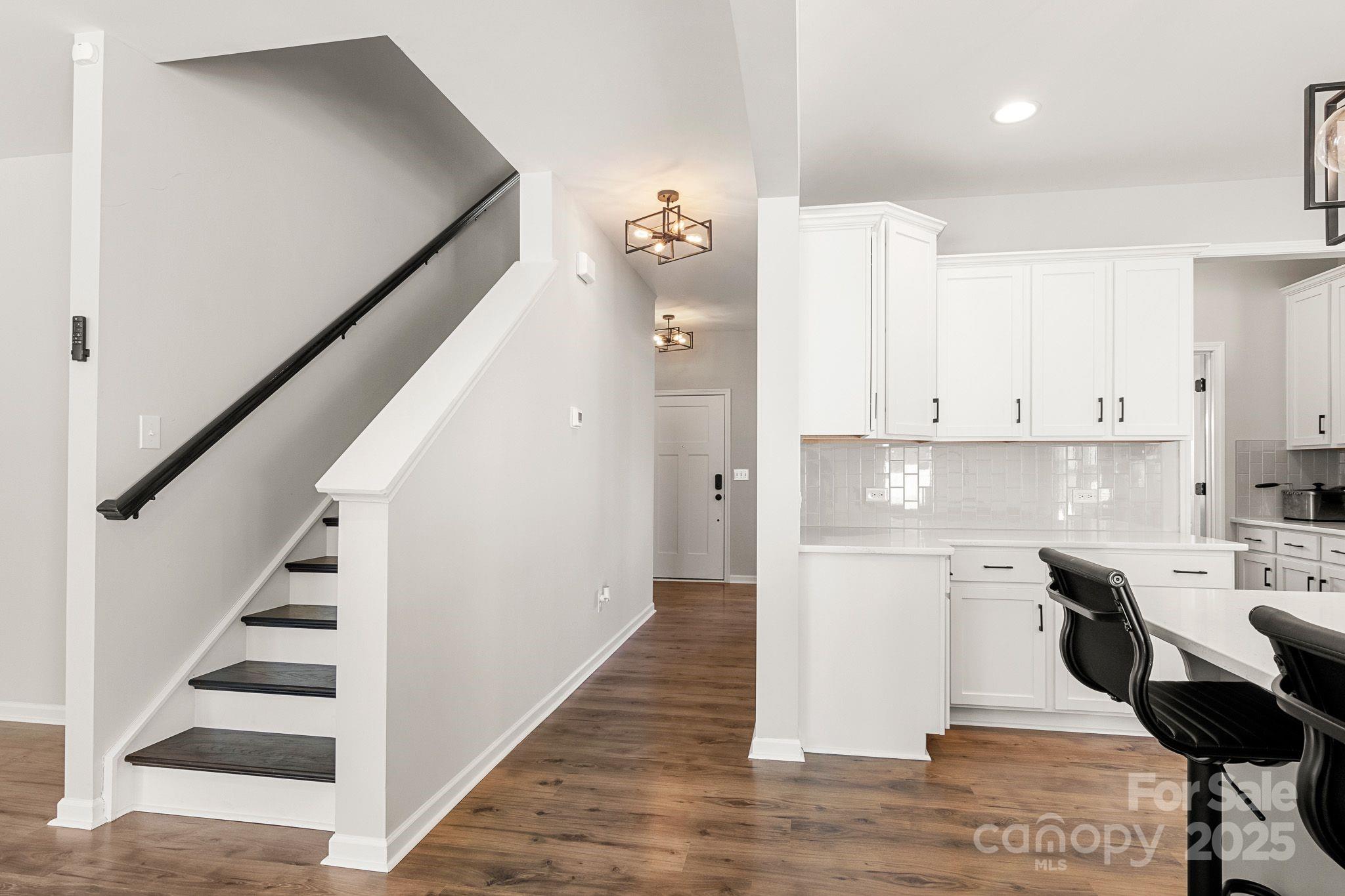 Single Family Residence at 838 Foxglove Lane, York, photo 16 of 44
