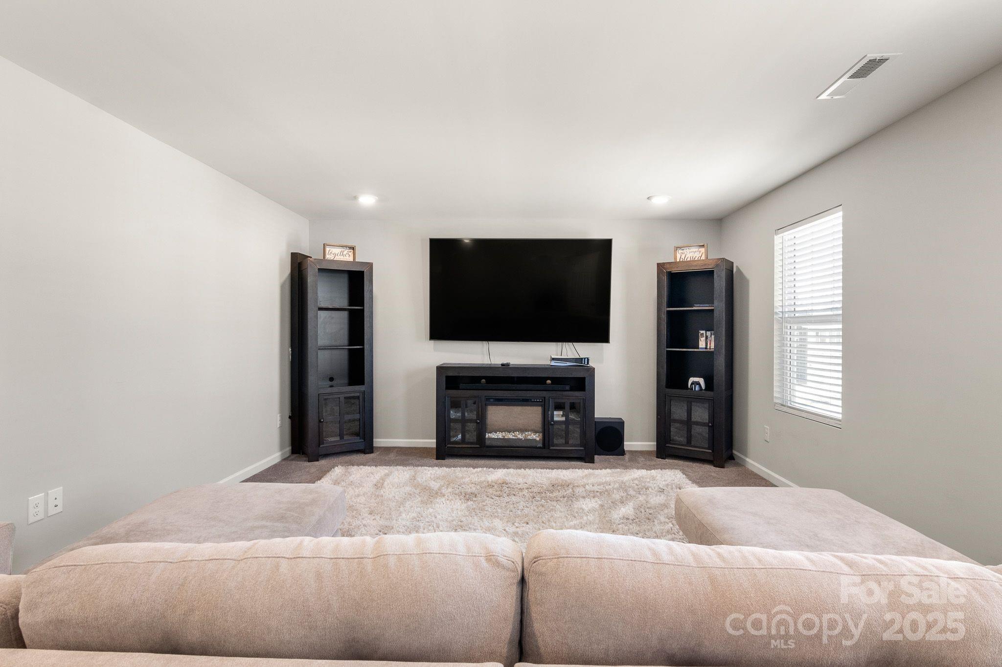 Single Family Residence at 838 Foxglove Lane, York, photo 25 of 44