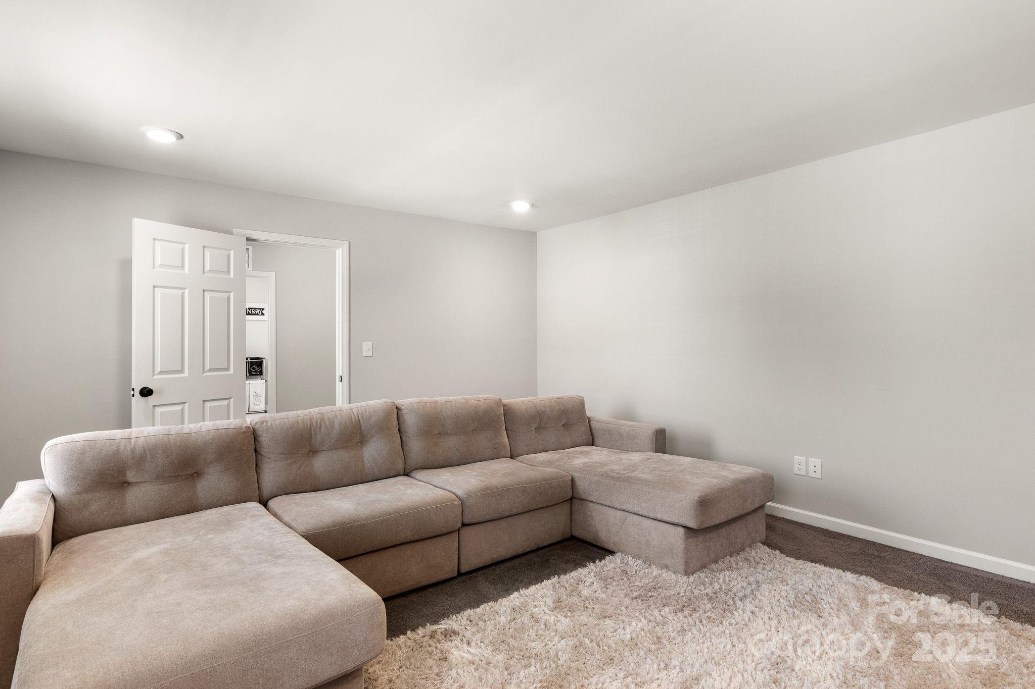 Single Family Residence at 838 Foxglove Lane, York, photo 26 of 44