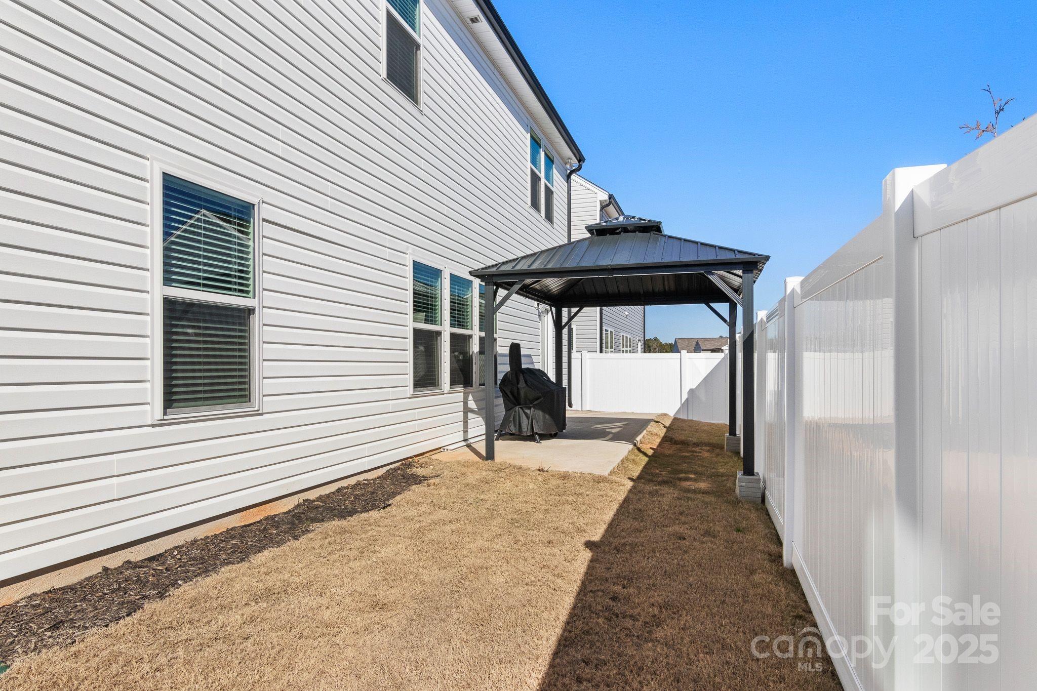 Single Family Residence at 838 Foxglove Lane, York, photo 43 of 44