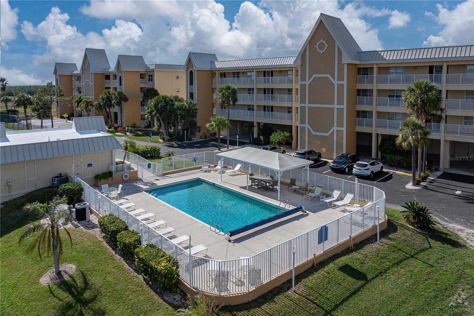 101 N MARION CT #221