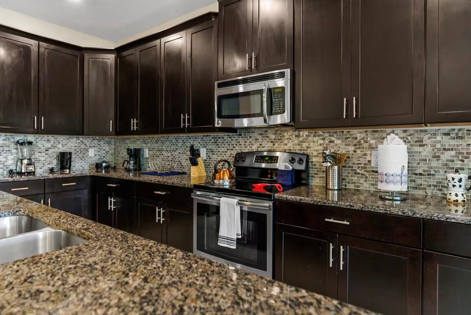Single Family Residence at 4700 SLEEPY HOLLOW DR, KISSIMMEE, photo 9 of 41