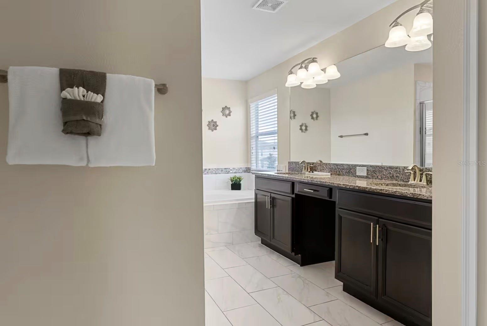 Single Family Residence at 4700 SLEEPY HOLLOW DR, KISSIMMEE, photo 16 of 41