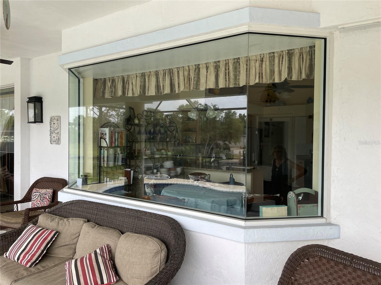 AQUARIUM BAY GLASS VIEW WINDOW - 18029 OHARA DR, PORT CHARLOTTE